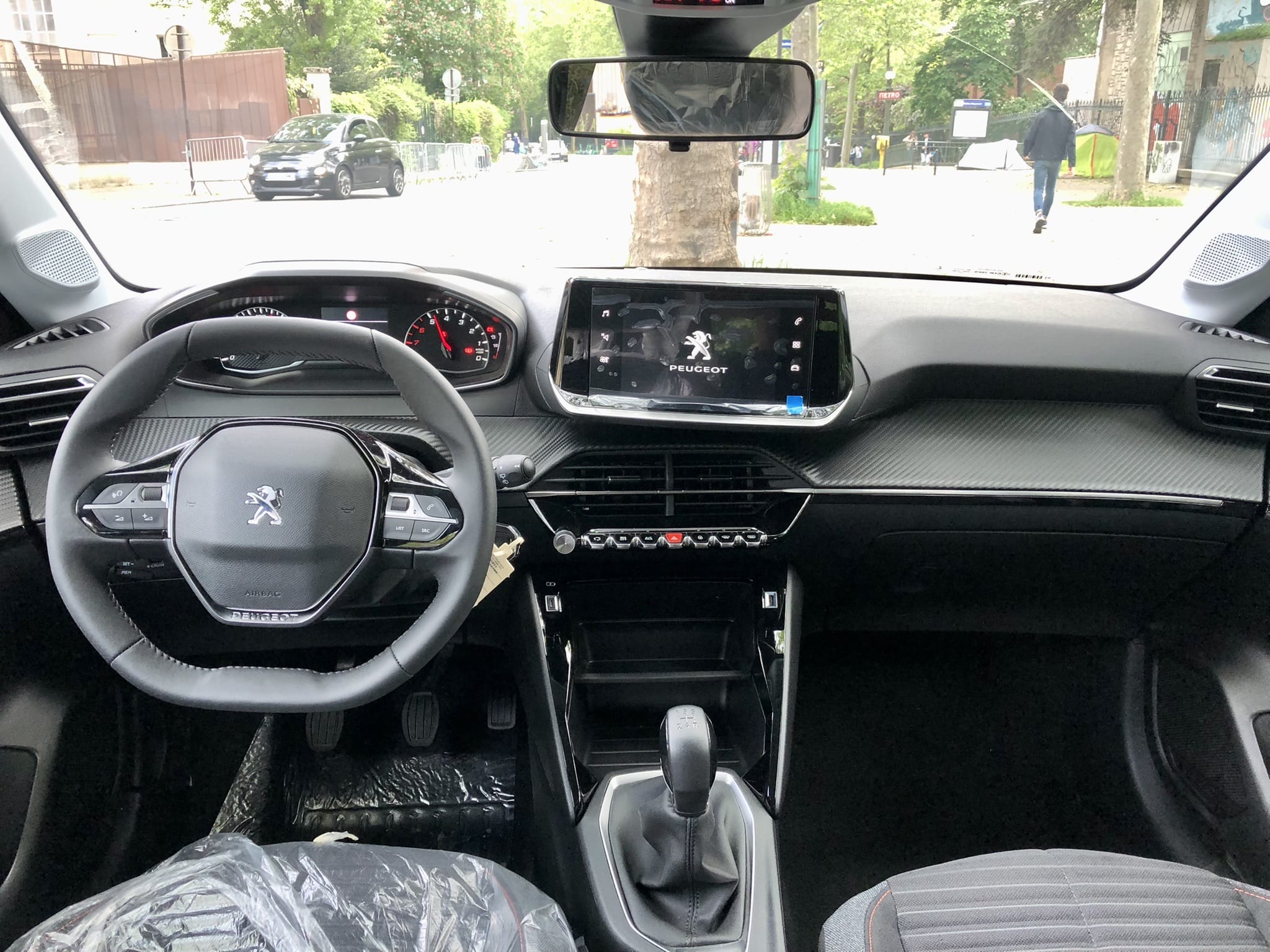 Peugeot 208 FS318 avec Entrée audio / iPod