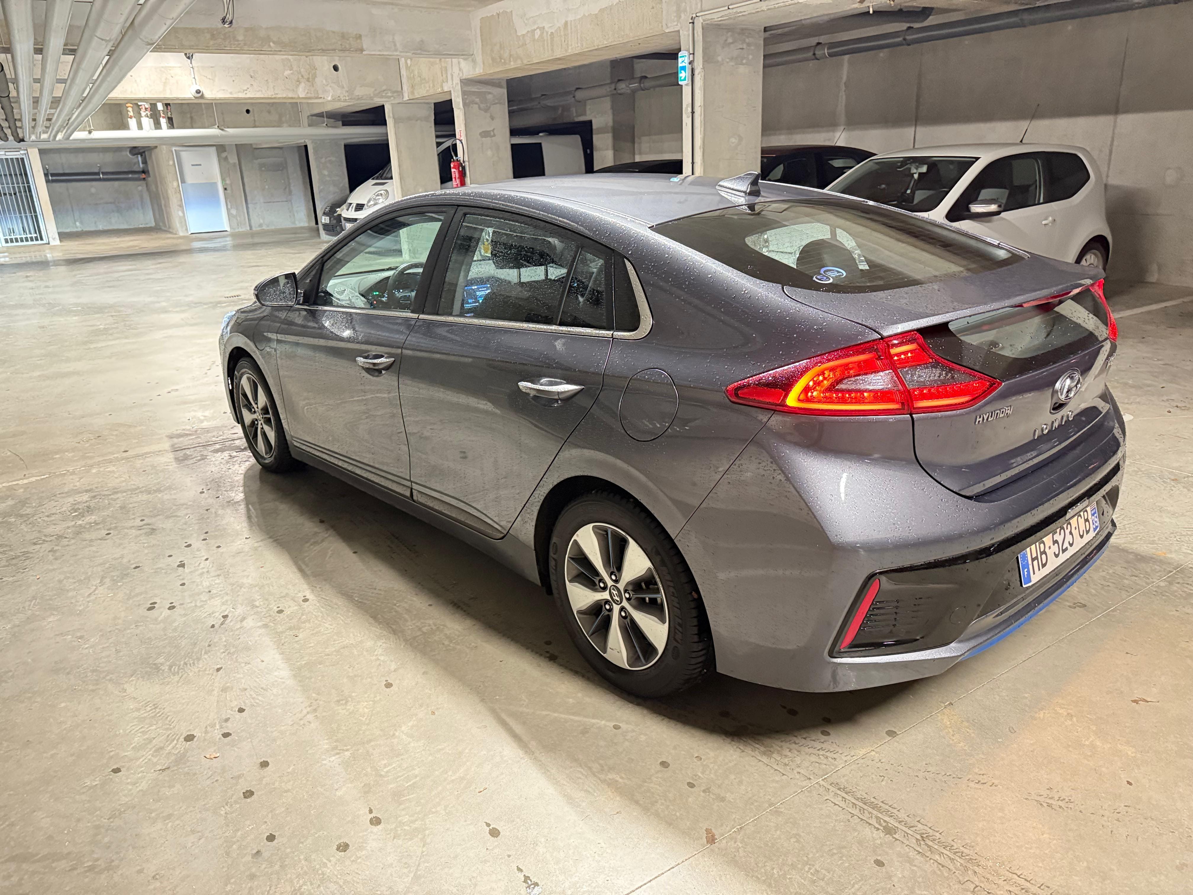 Hyundai Ioniq with GPS