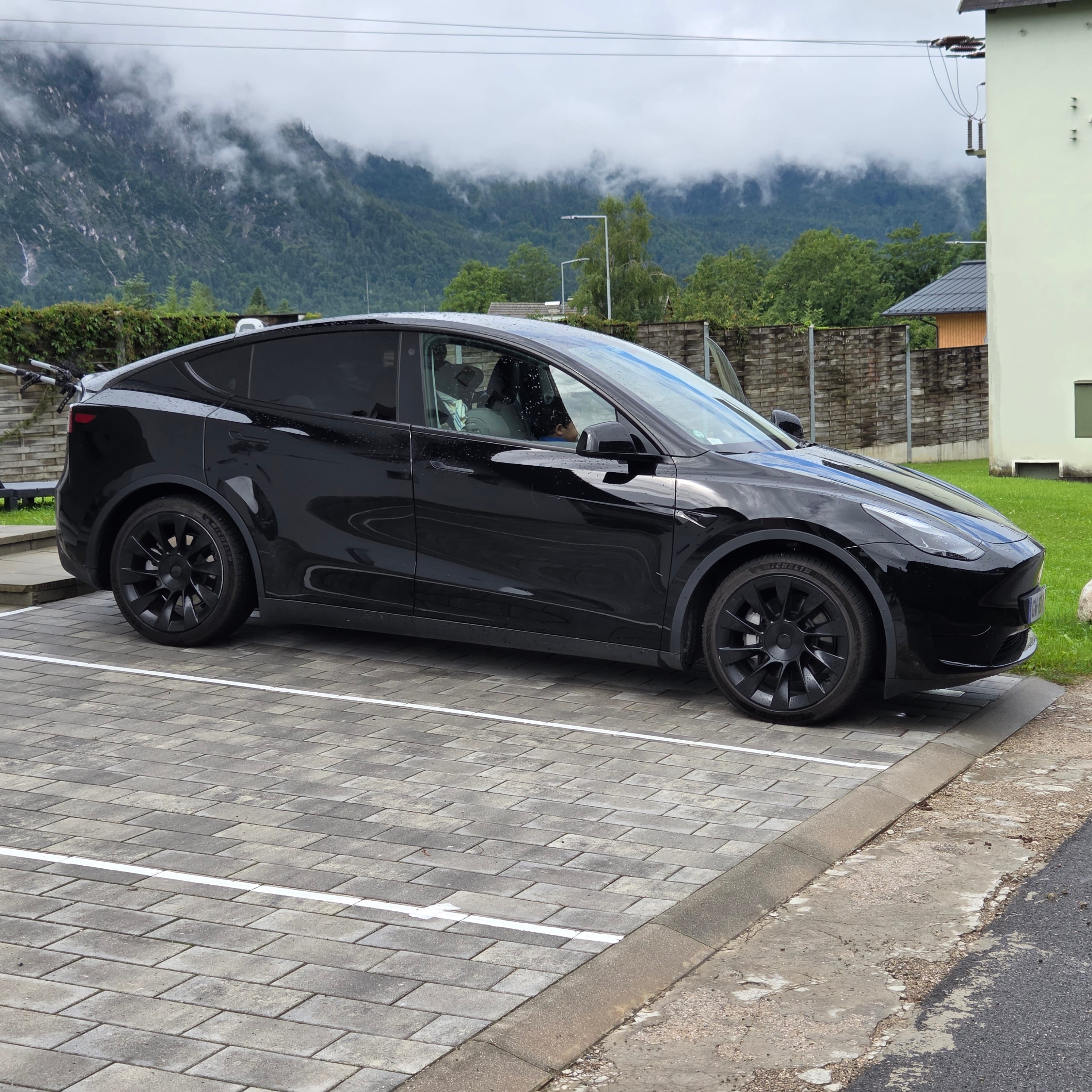 Tesla Model Y Standard Range, 2024, Électrique, automatique