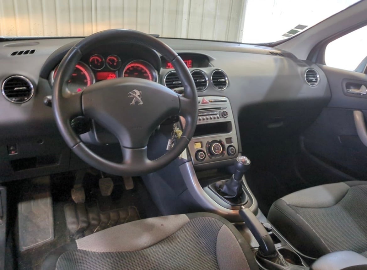 Peugeot 308 avec Siège bébé