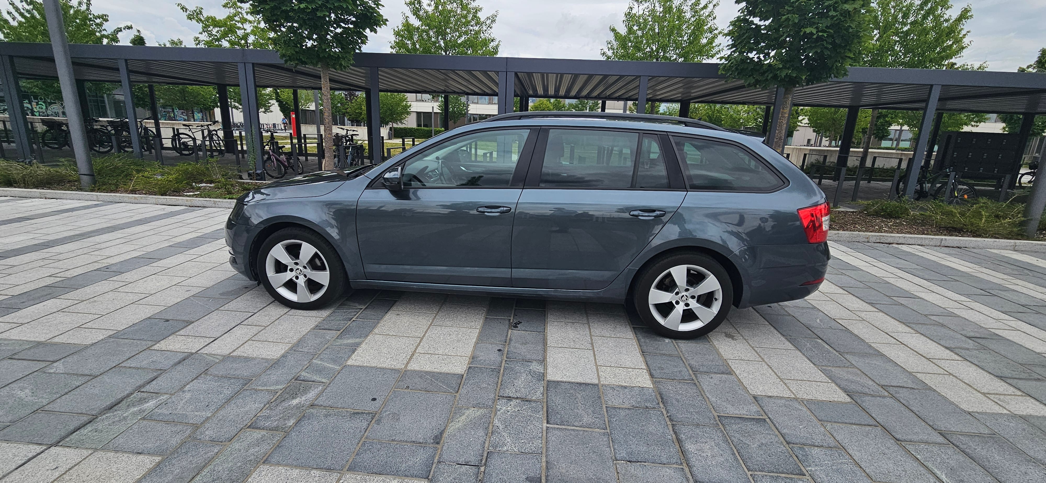 Skoda Octavia Tour Kombi avec Climatisation