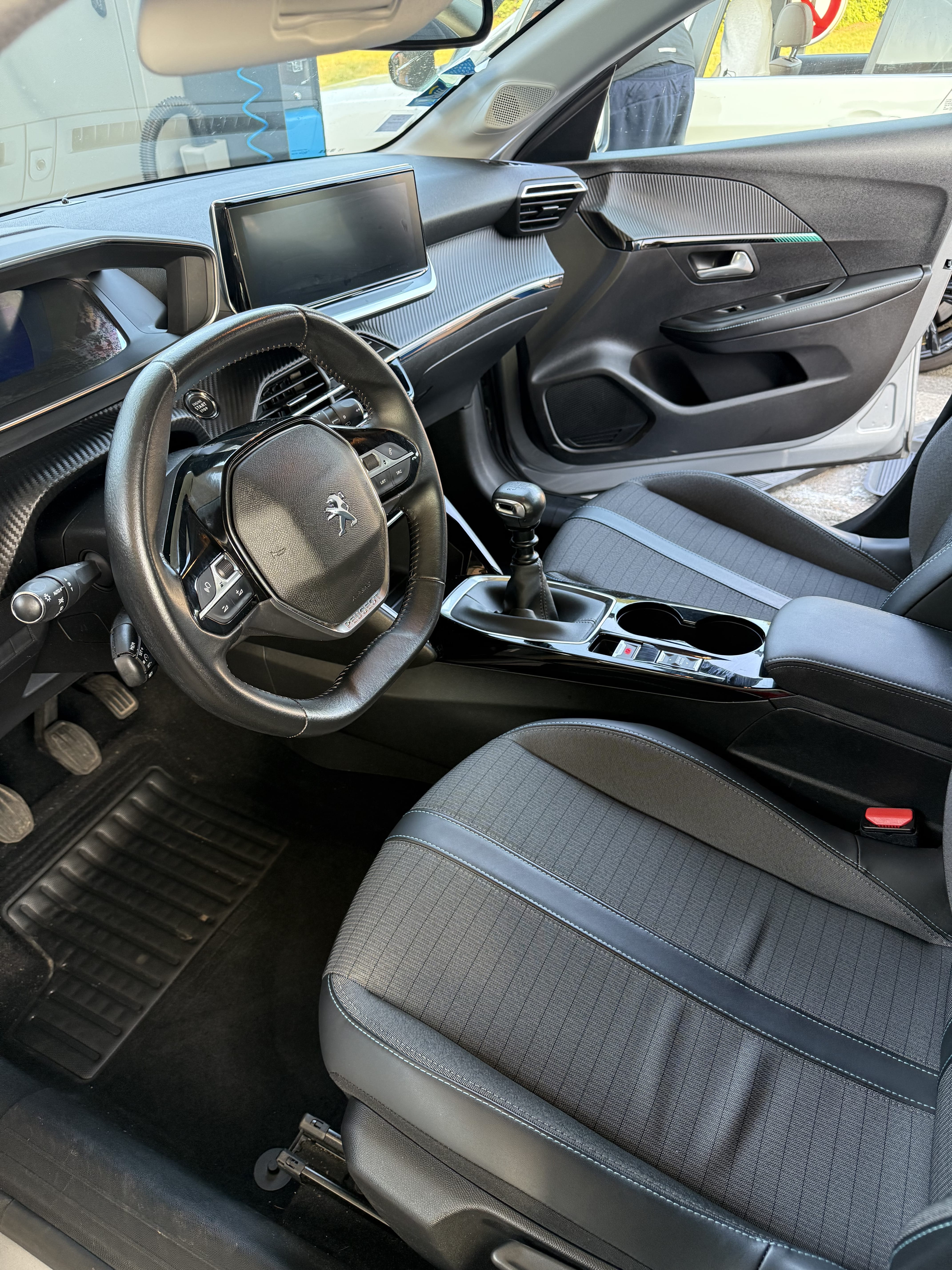 Peugeot 208 avec GPS