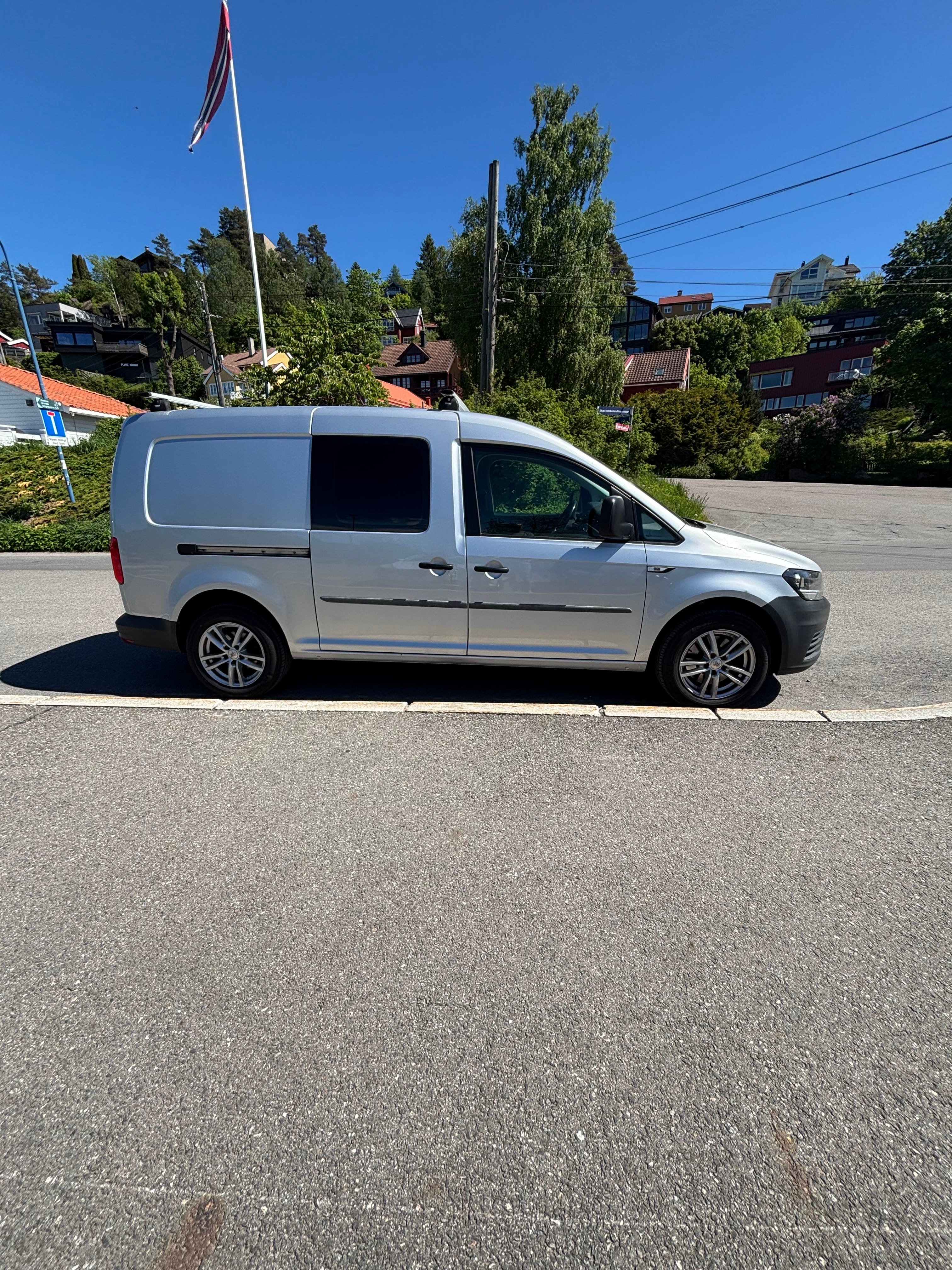 Volkswagen Caddy Maxi Varebil 150hk diesel automat lasterom 225cm x 150cm mit Klimaanlage