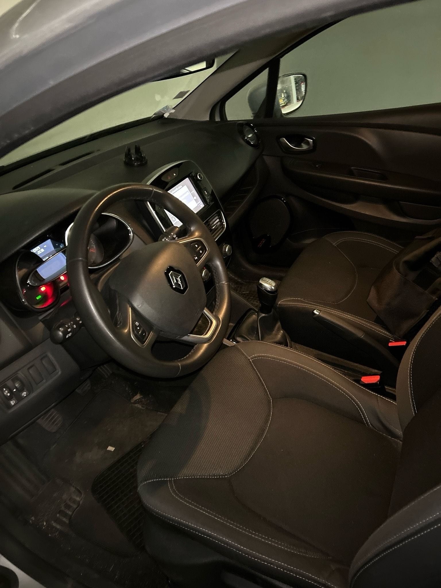 Renault Clio ER496SN avec Audio Bluetooth
