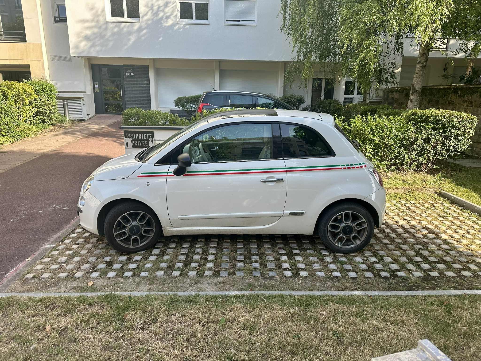 Fiat 500 Prise en charge et retour ultra faciles.Flexible 24/7 – Parking privé, met Airco