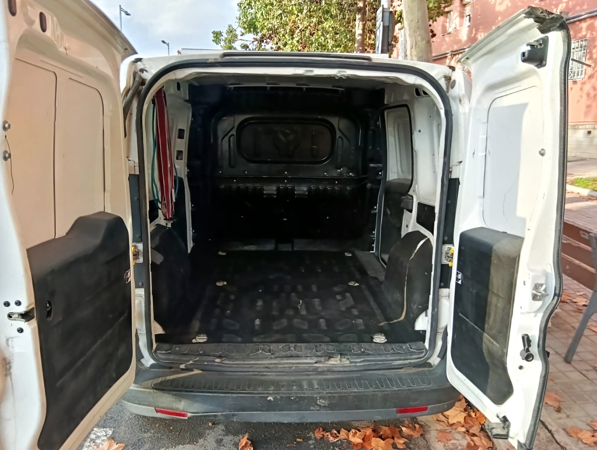 Opel Combo avec Coffre de toit