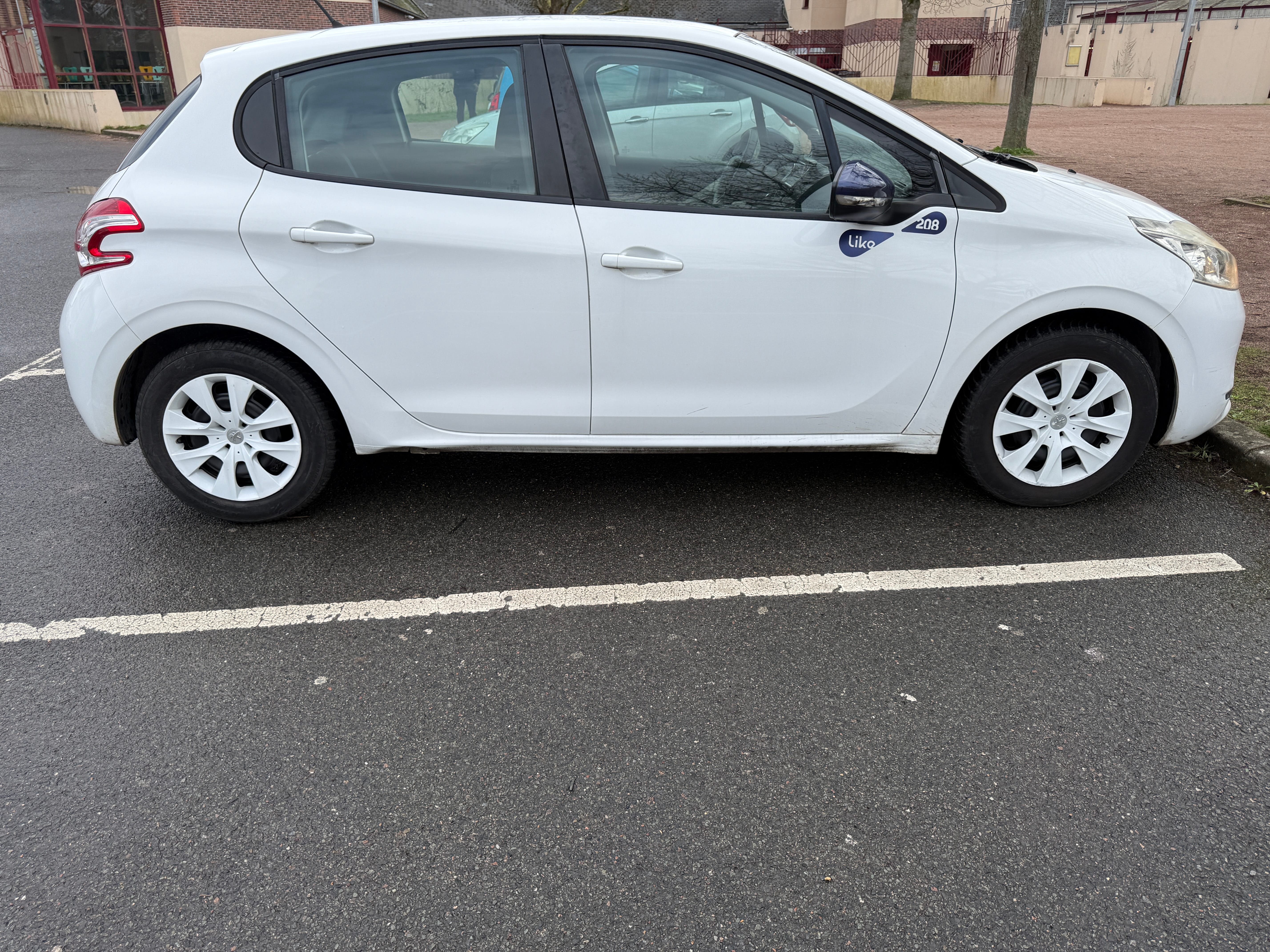 Peugeot 208, 2015, Essence 95