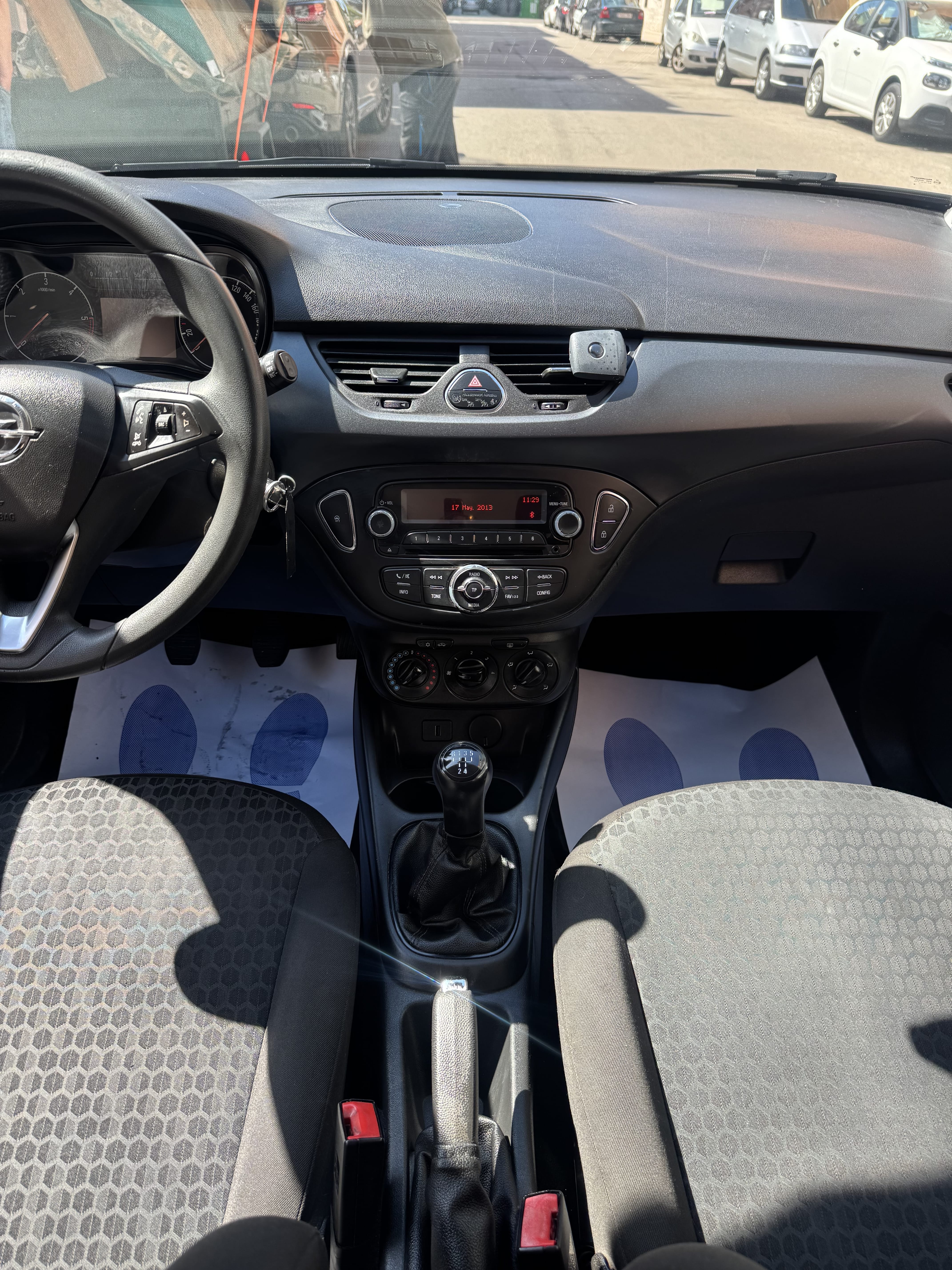 Opel Corsa con Puertos de carga USB