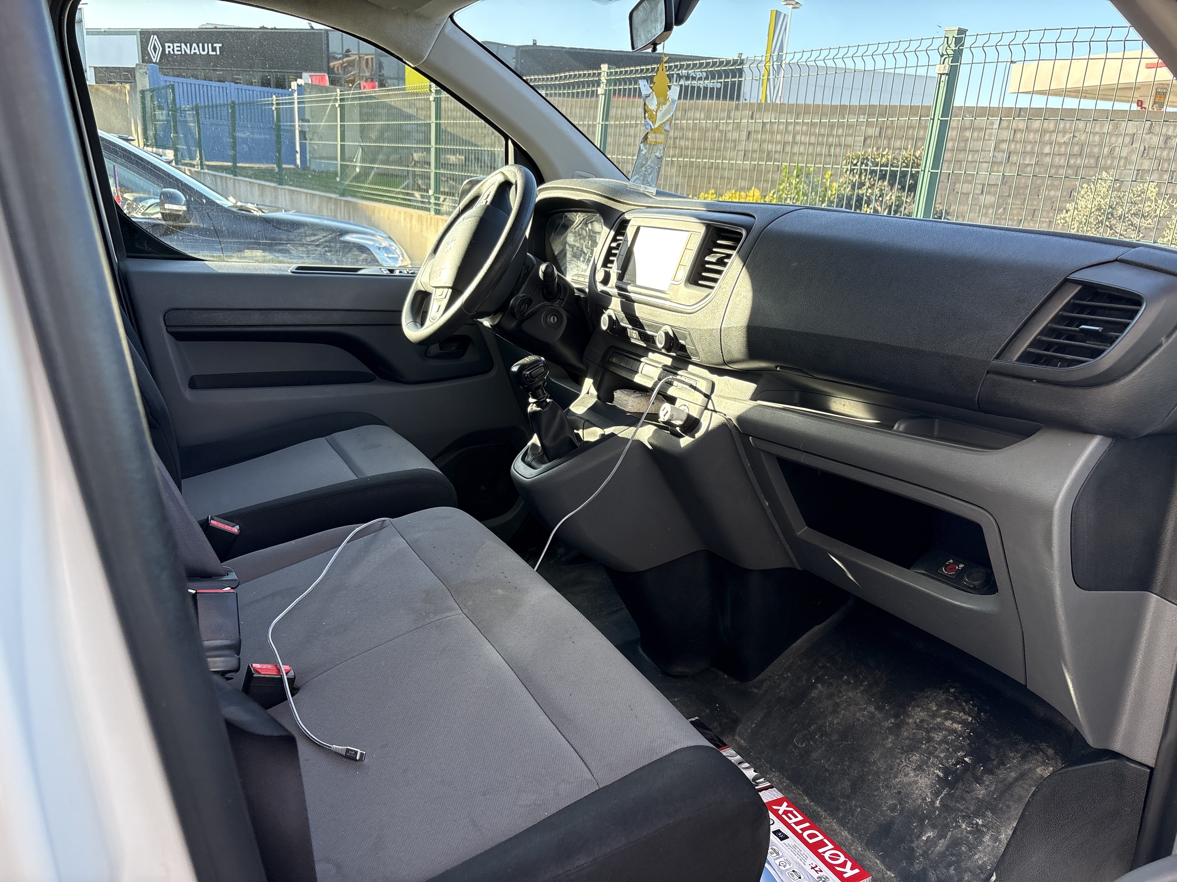 Peugeot E-Traveller avec GPS