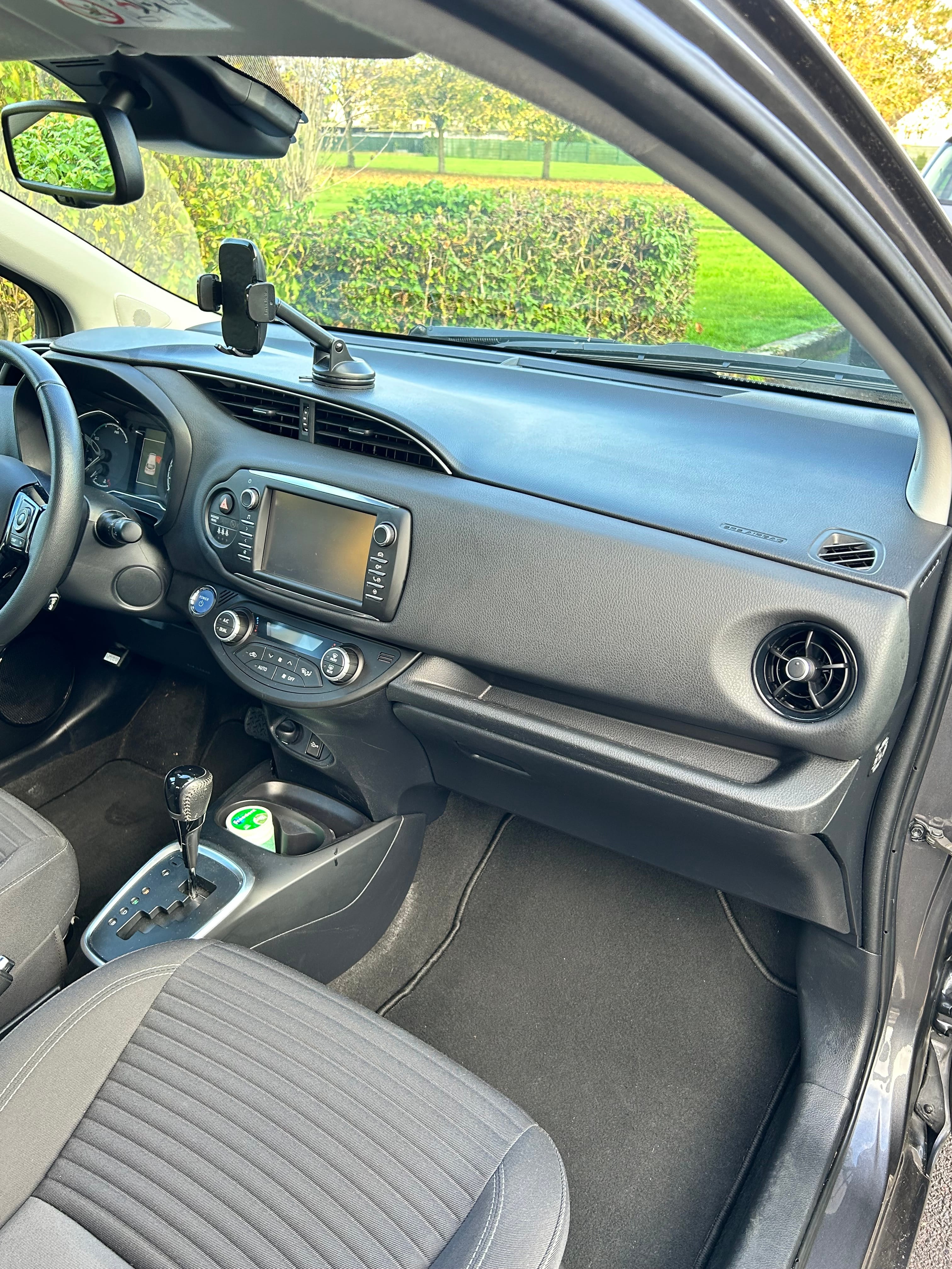 Toyota Yaris Hybride 3 CV avec GPS