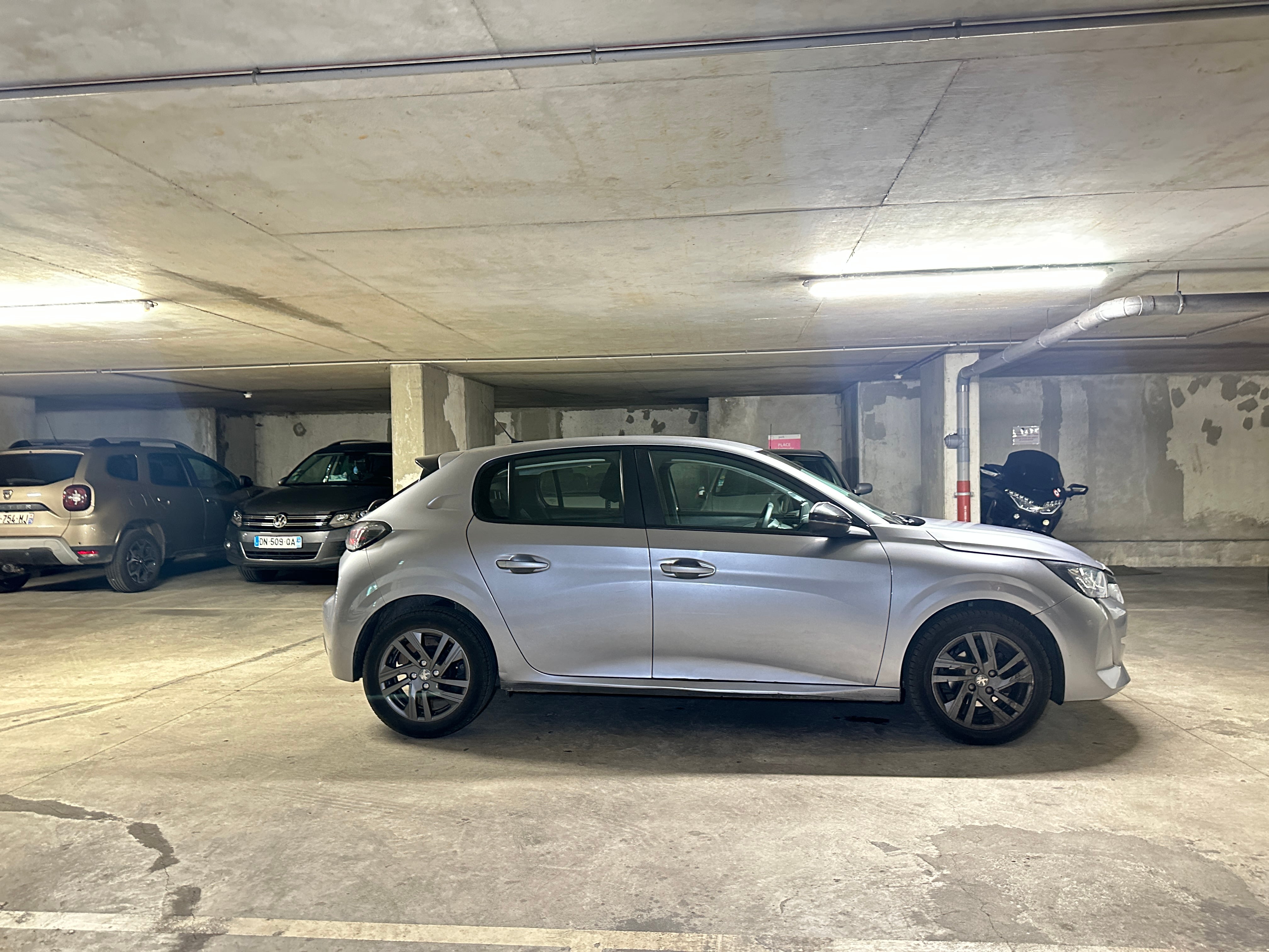 Peugeot 208 GE924 avec Climatisation