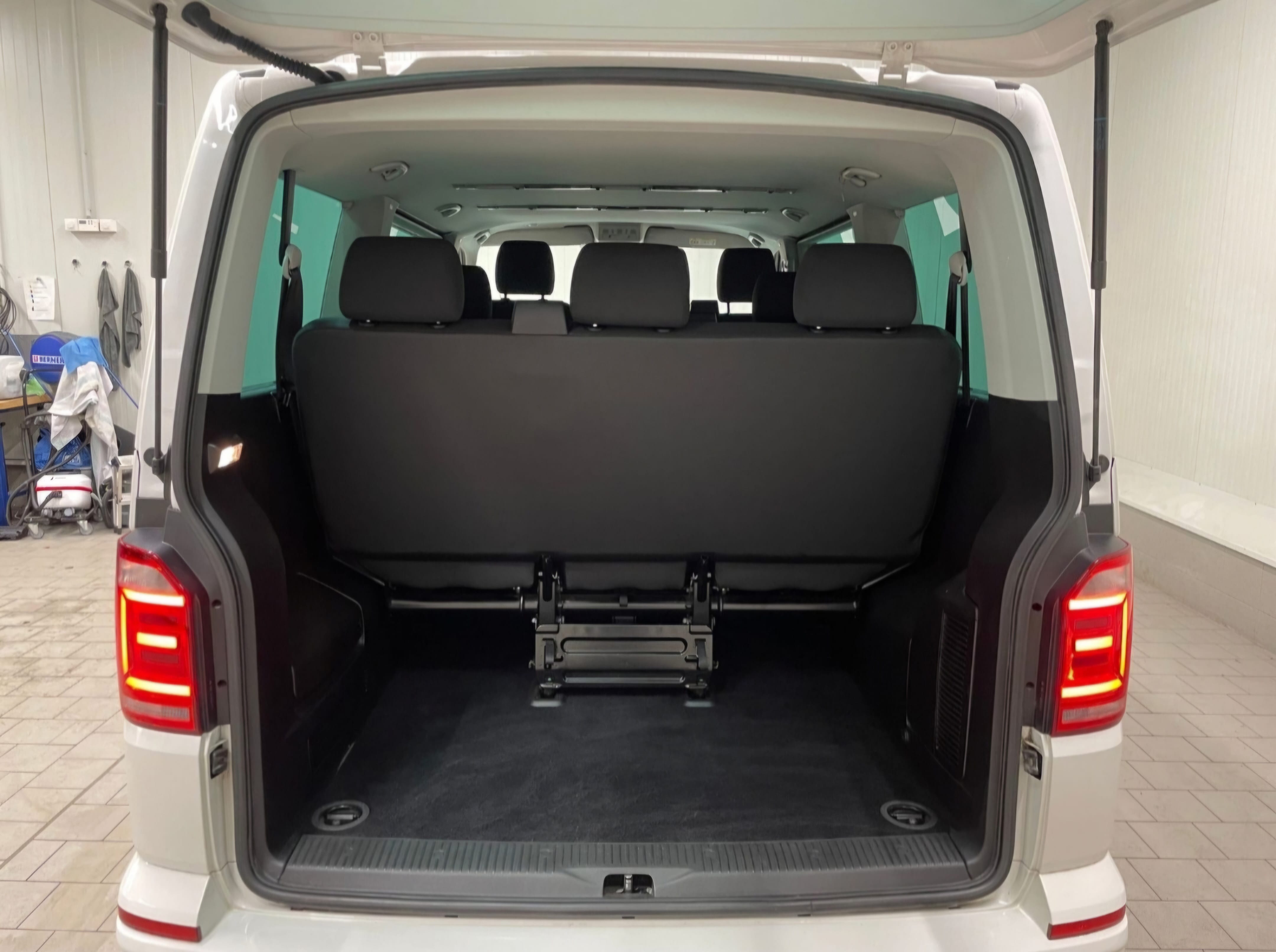 Volkswagen Kombi mit Anhängerkupplung