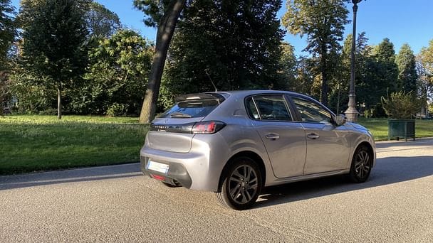 Peugeot 208 with GPS