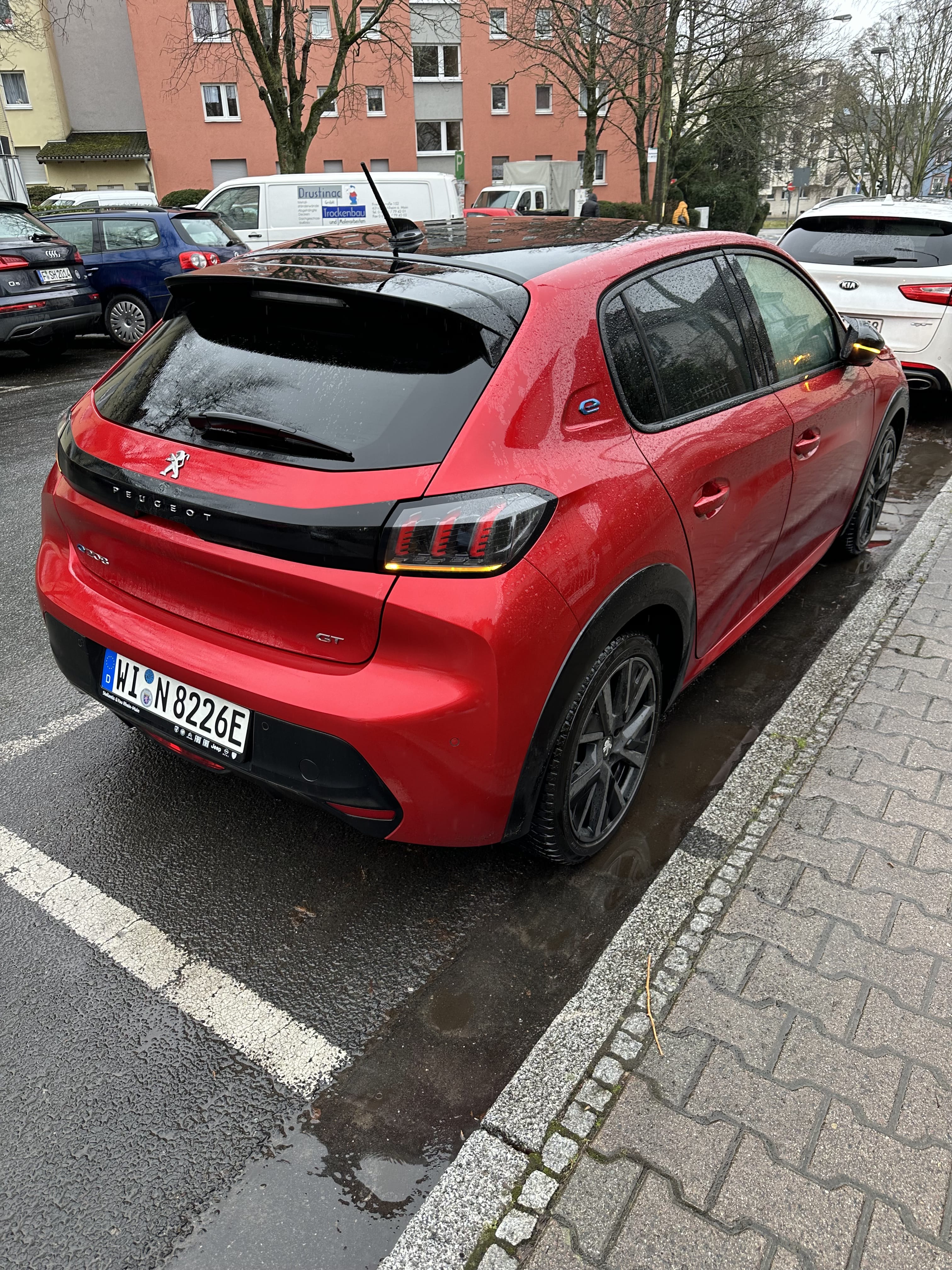 Peugeot e-208 GT avec GPS