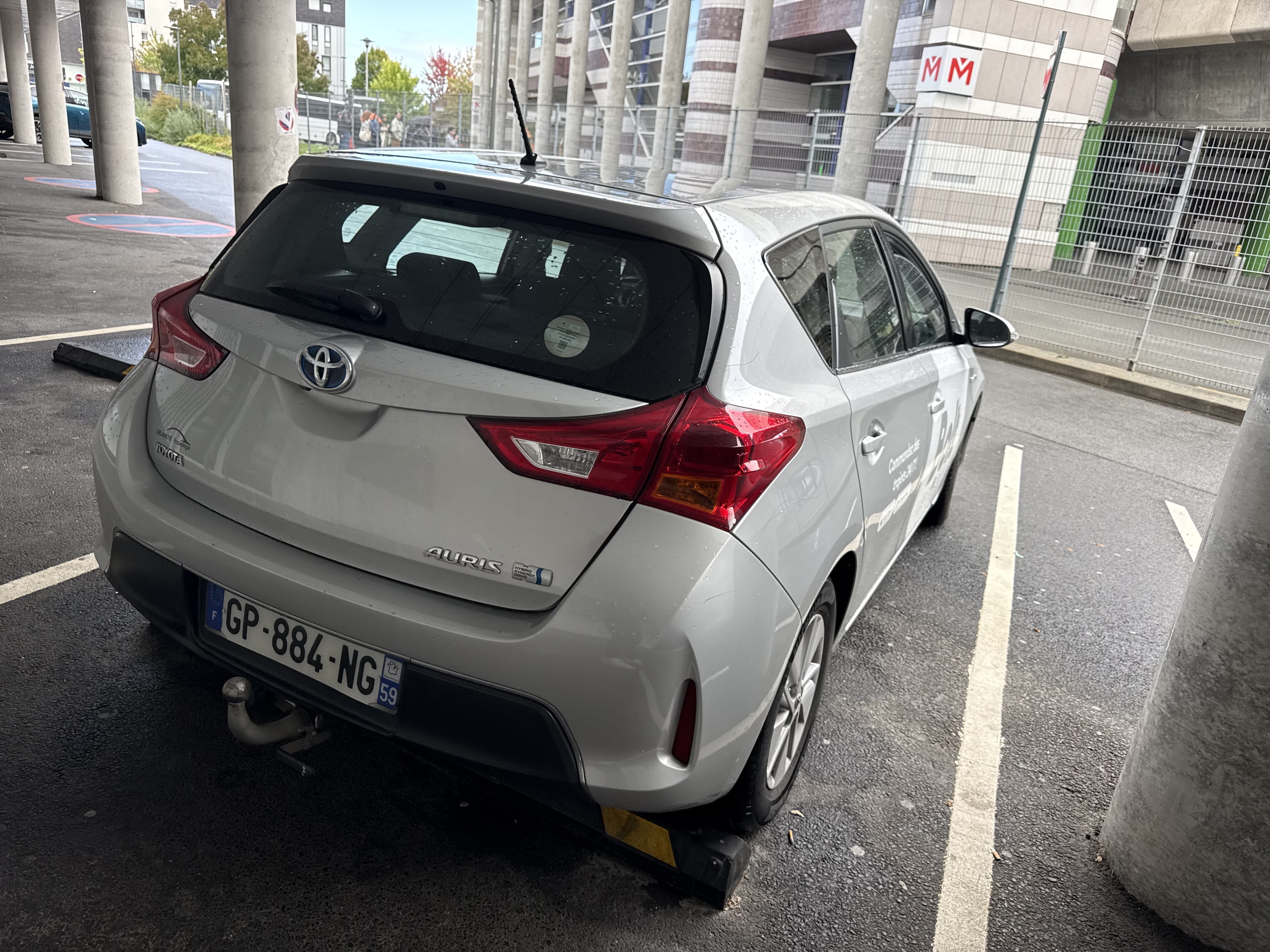 Toyota Auris, 2014, Essence 95 / Électrique (hybride), automatique