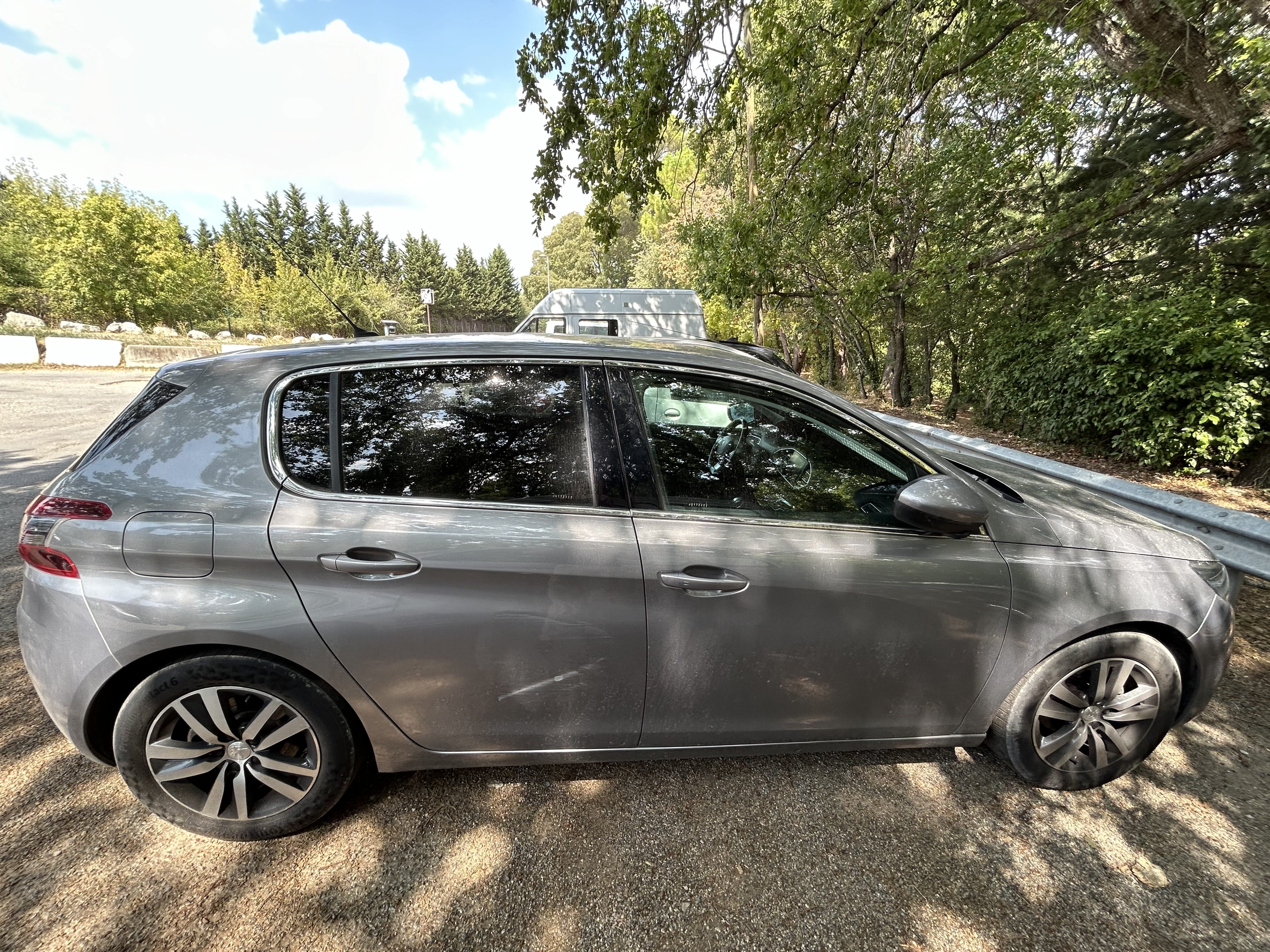Peugeot 308 with Air conditioning
