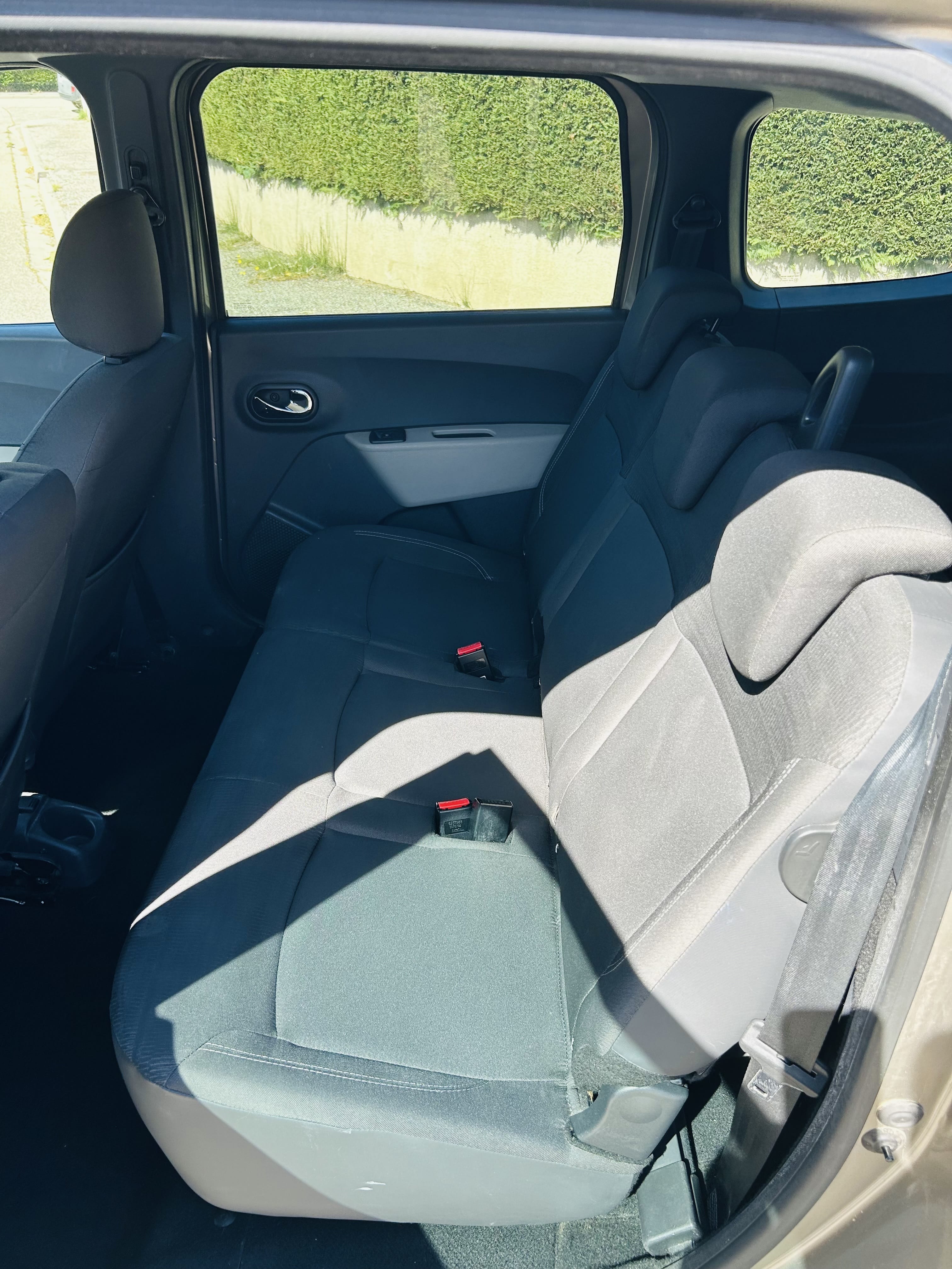 Dacia Lodgy 7 places avec Siège bébé