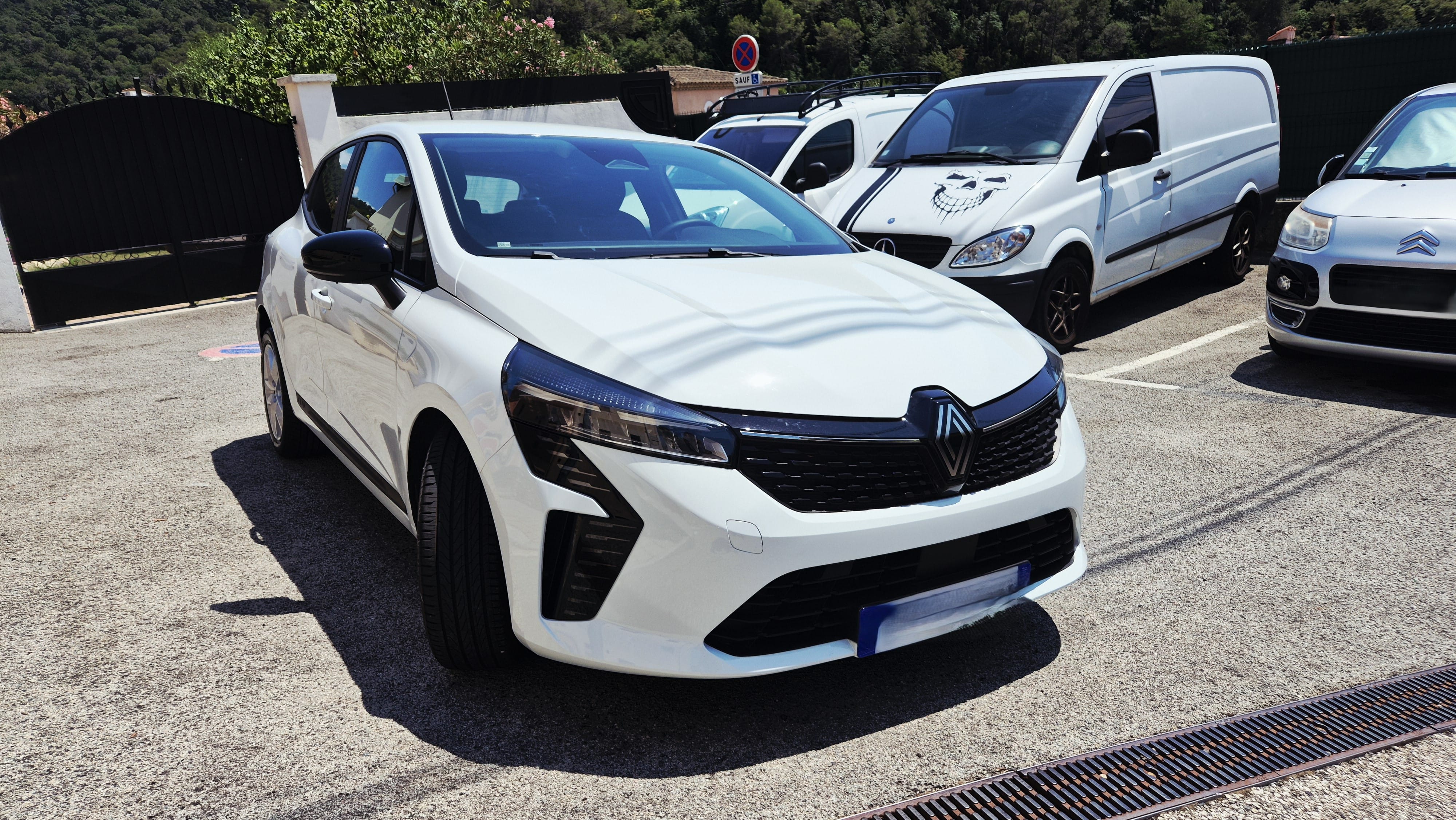 Renault Clio E-tech, 2025, Essence 98 / Électrique (hybride), automatique