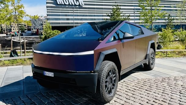 Tesla Cybertruck, 2025, Elektrisk, automatisk