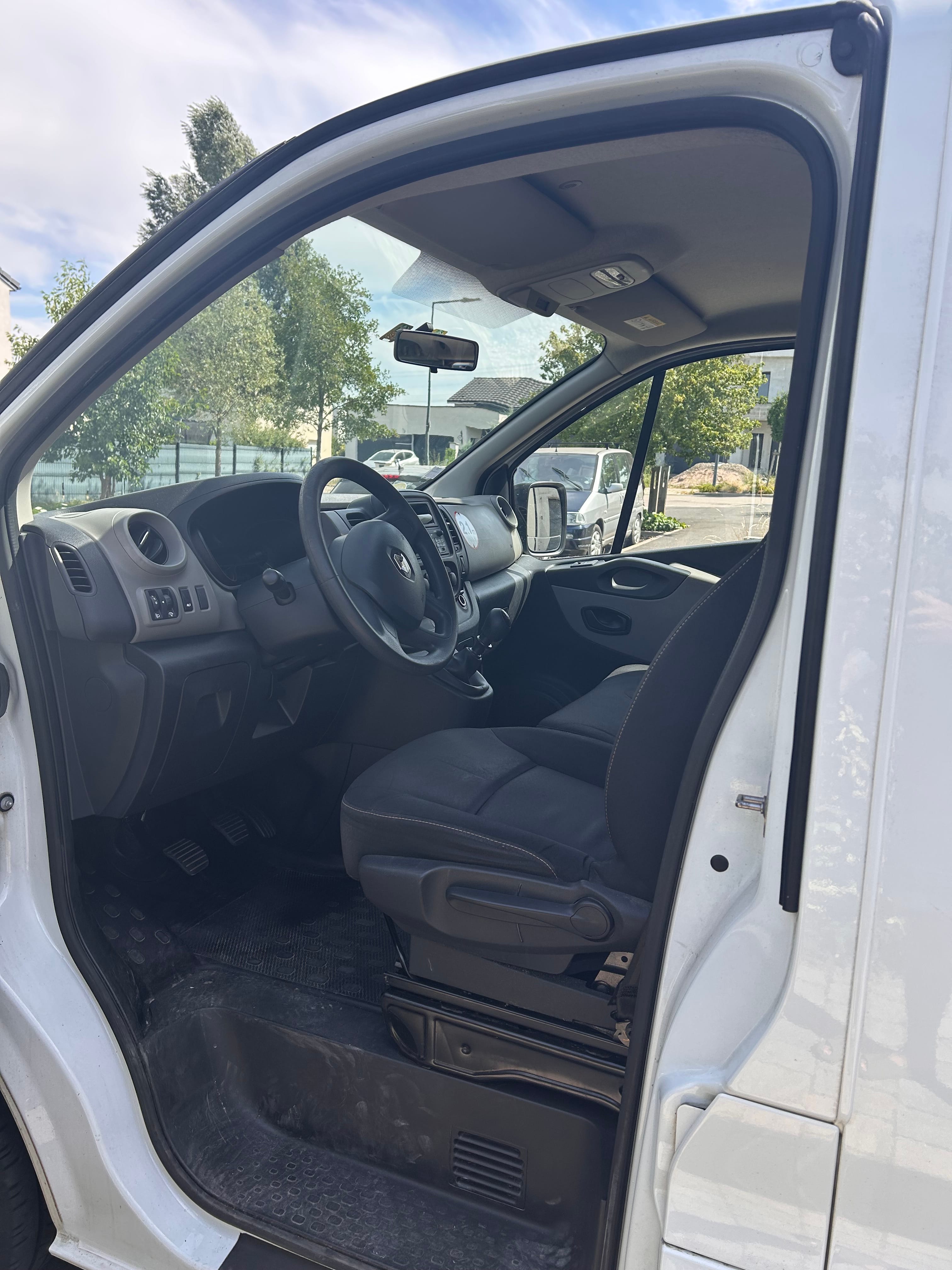 Renault Trafic Passenger avec Chaines