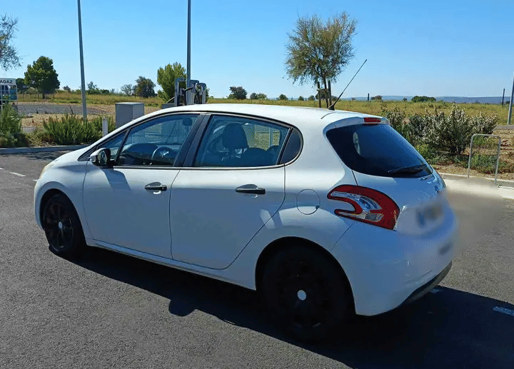 Peugeot 208 con Aire acondicionado