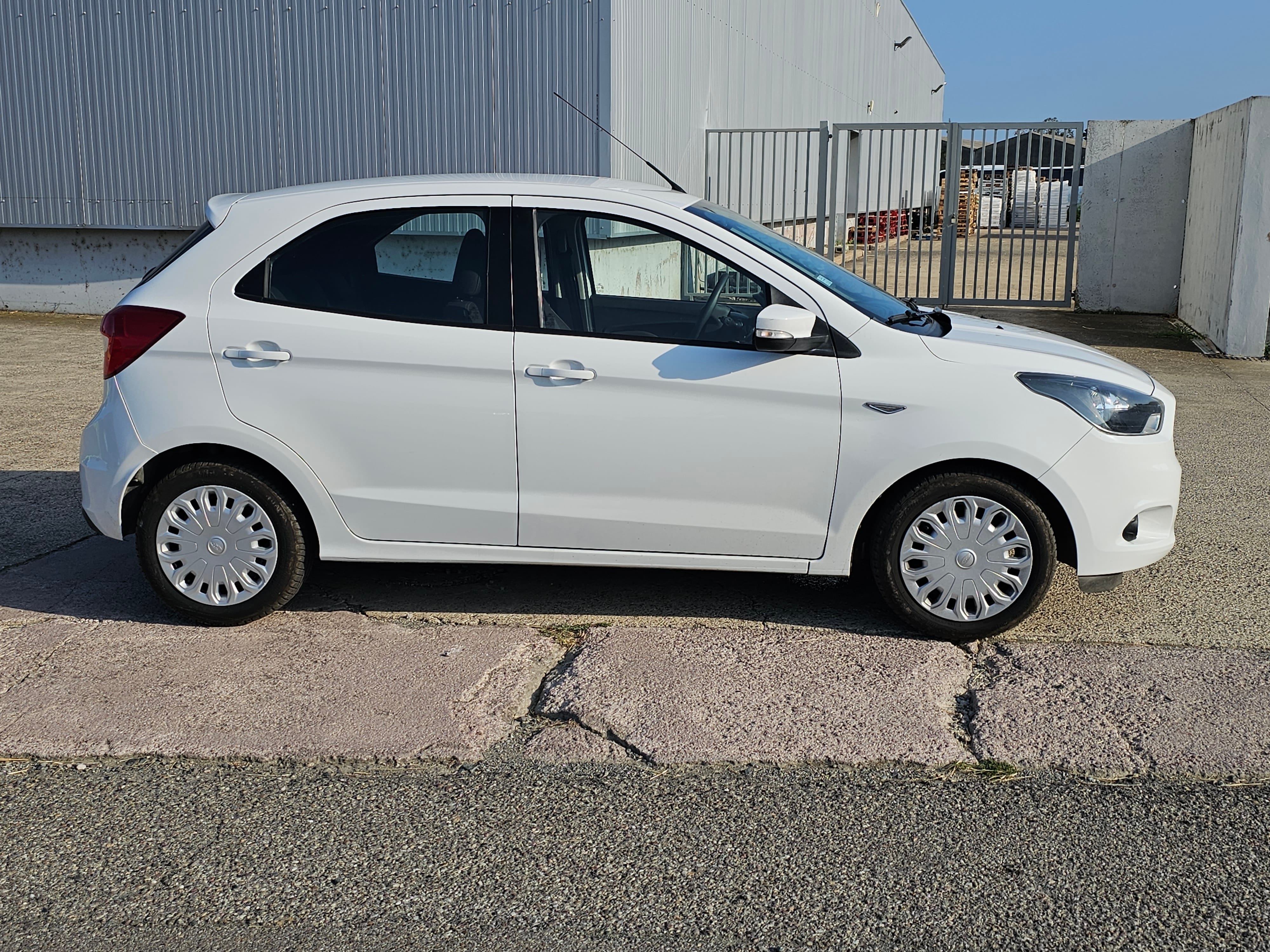 Ford KA+ 1.2 ti avec Climatisation