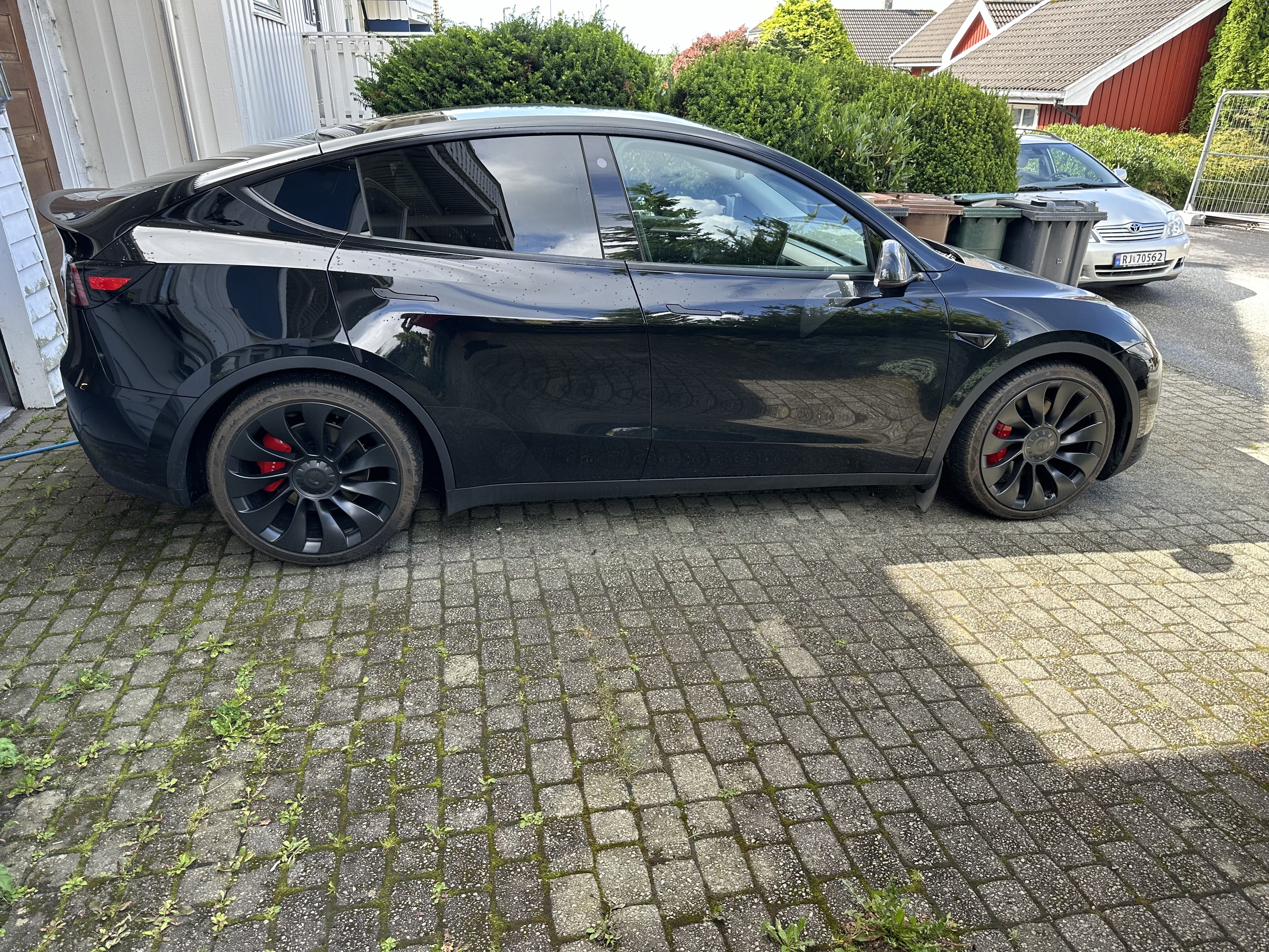 Tesla Model Y Performance med Aircondition