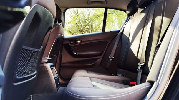 BMW Série 1 Boite Automatique avec Coffre de toit