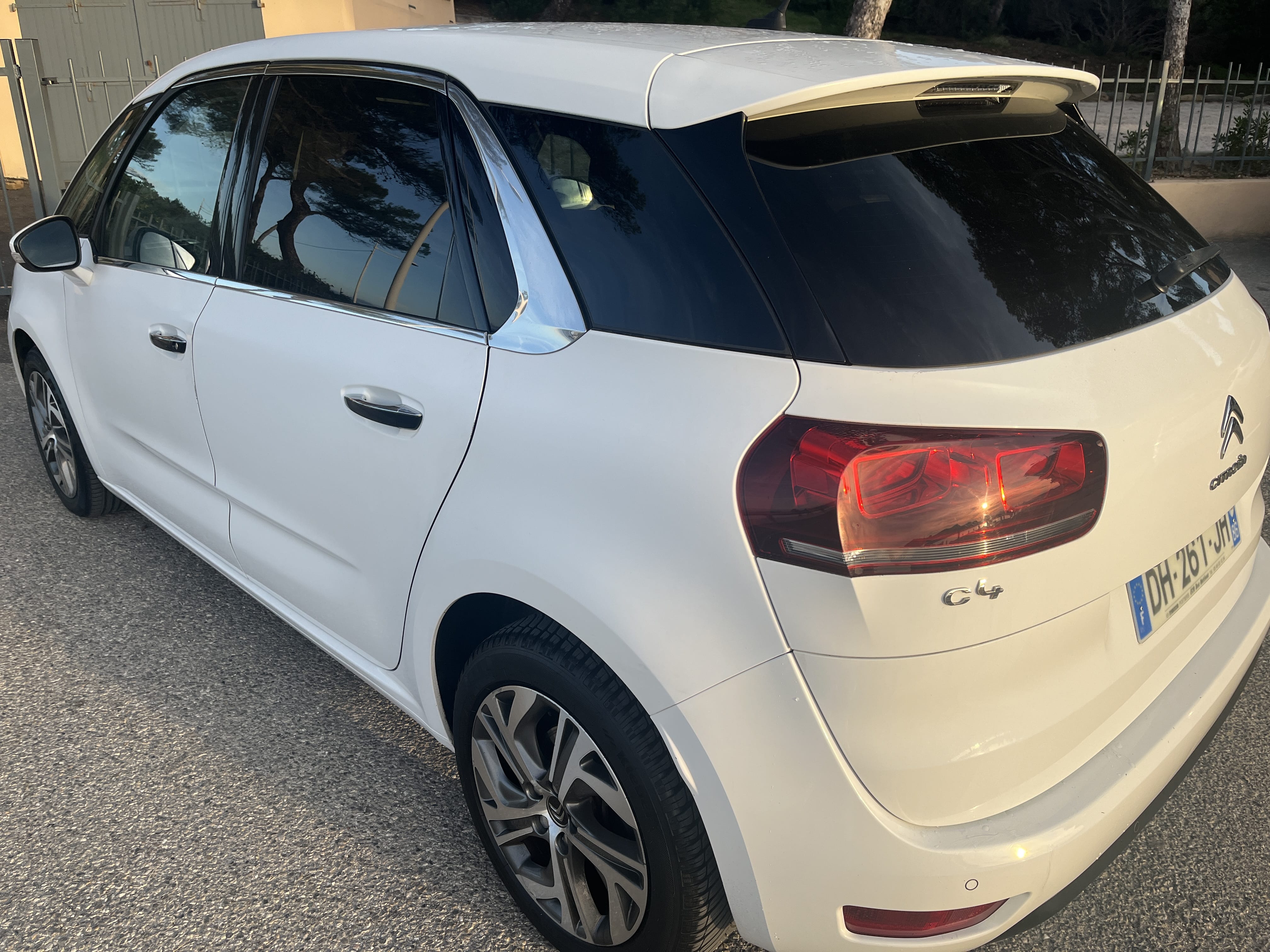 Citroen C4 1.6 HDI 115 ch , puissance fiscale 7 CV avec Dashcam