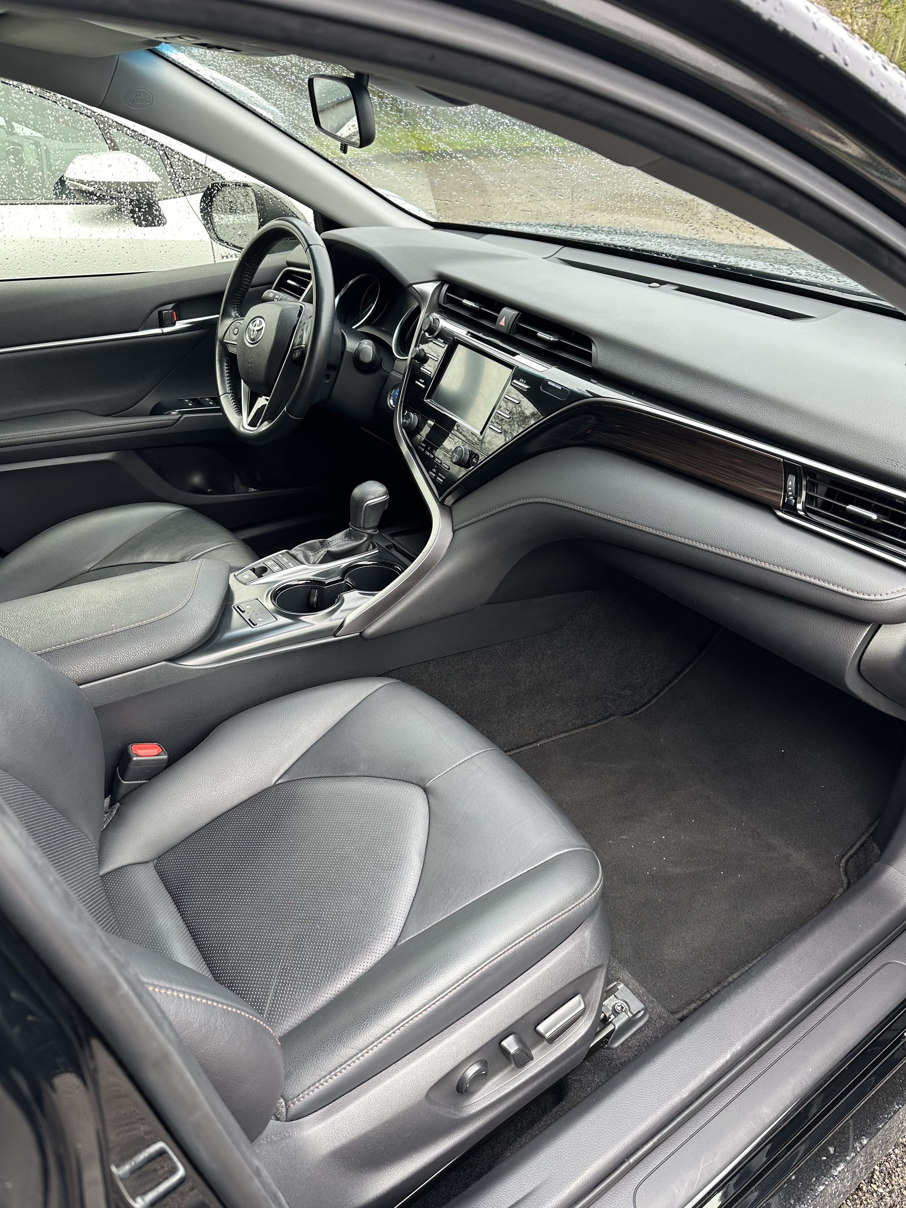 Toyota Camry, 2019, Essence 95 / Électrique (hybride), automatique