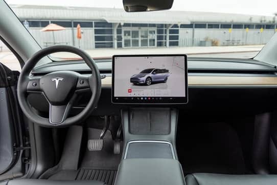 Tesla Model Y Long Range Long Range AWD med Babysete