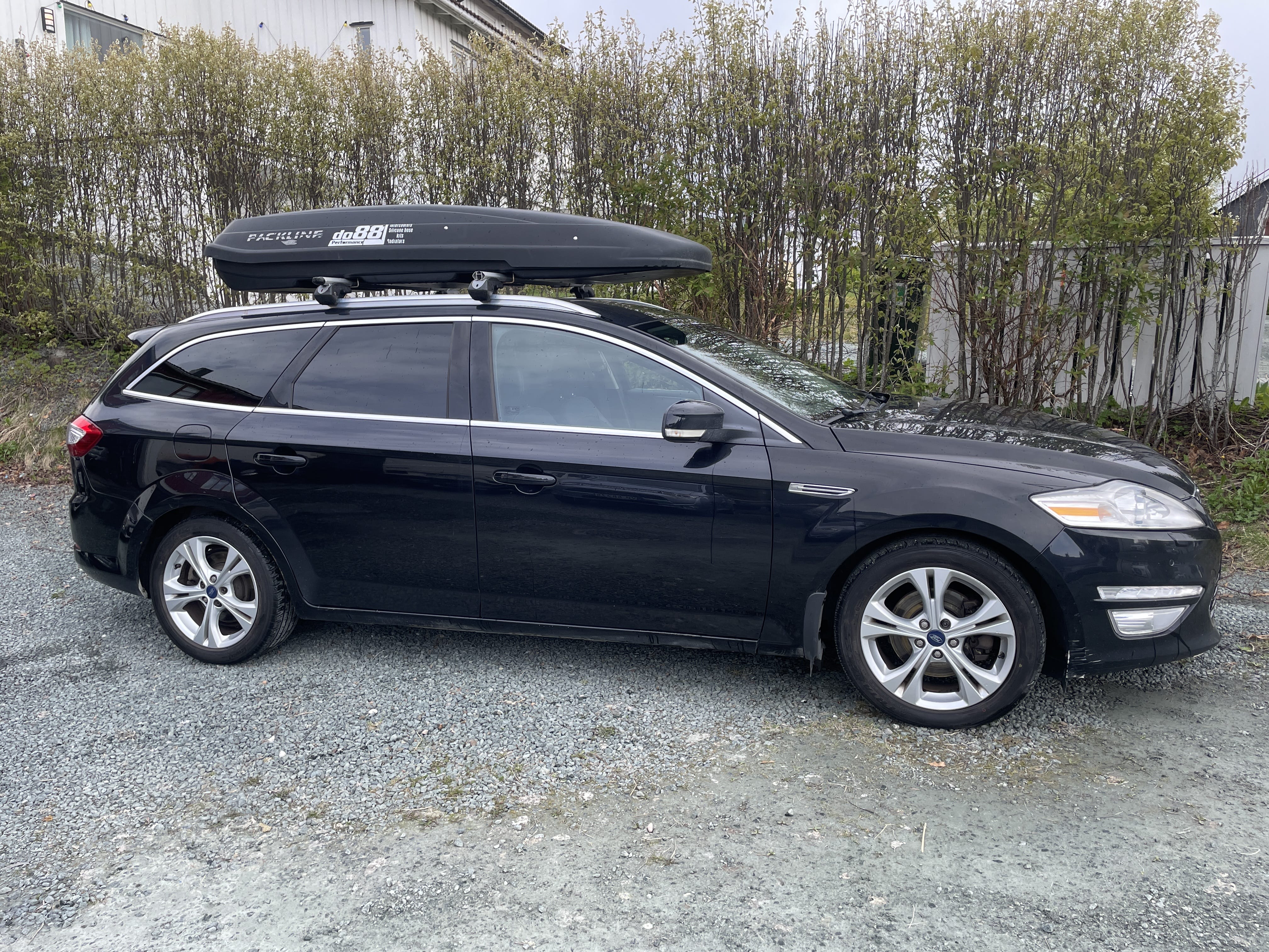 Ford Mondeo SW Roof cargo box with Air conditioning