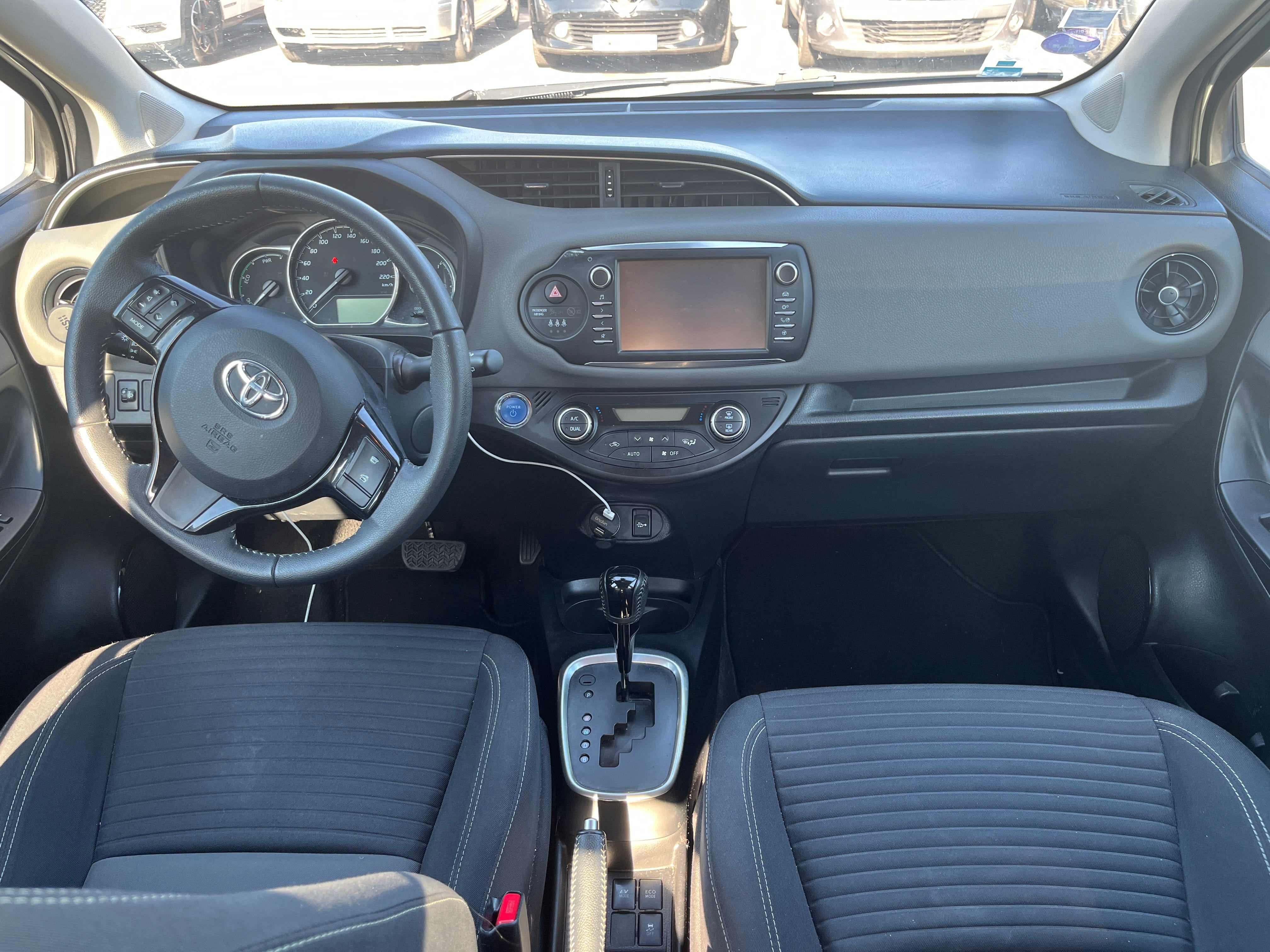 Toyota Yaris 100H France avec Port USB