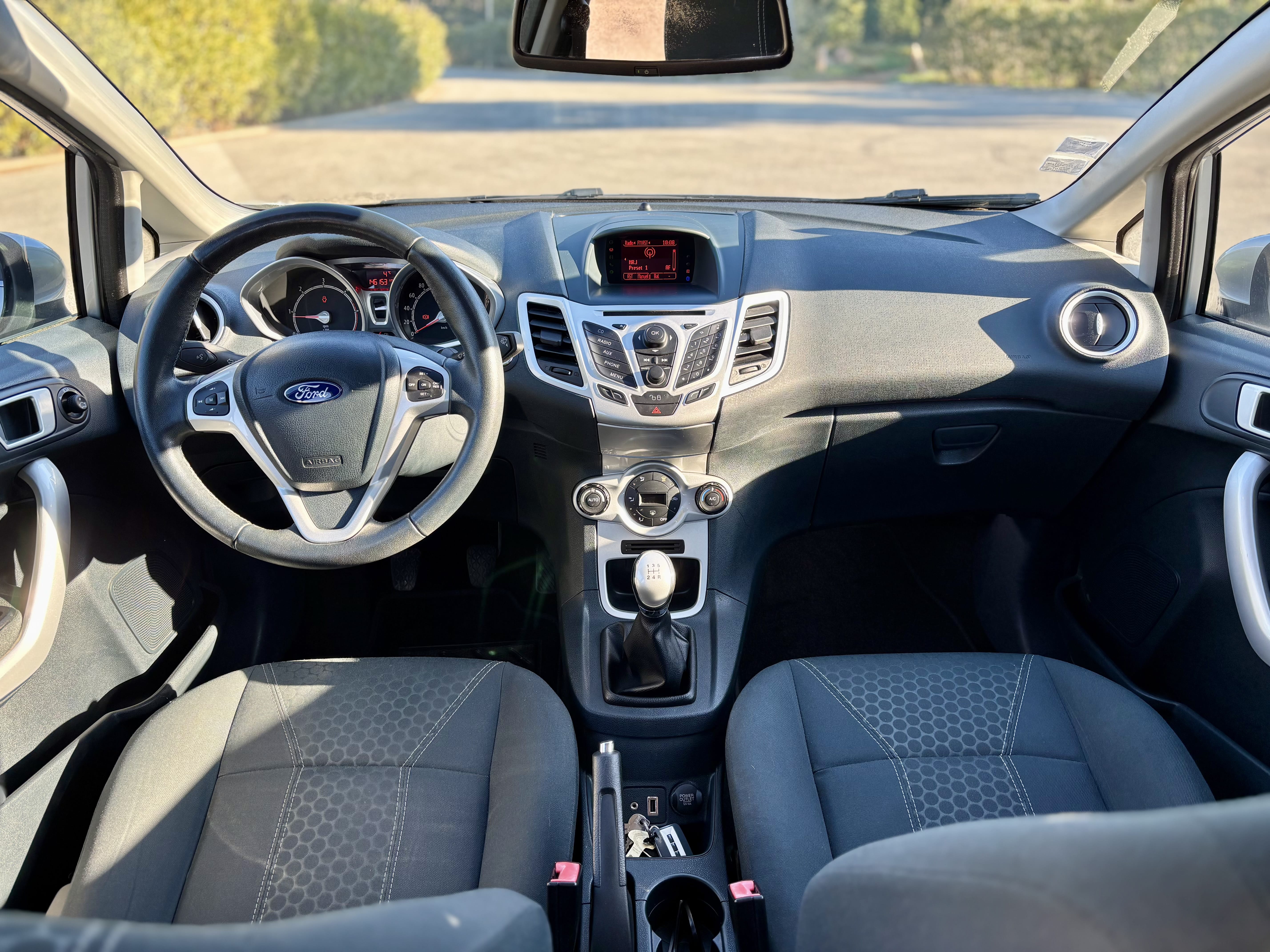 Ford Fiesta avec Siège bébé