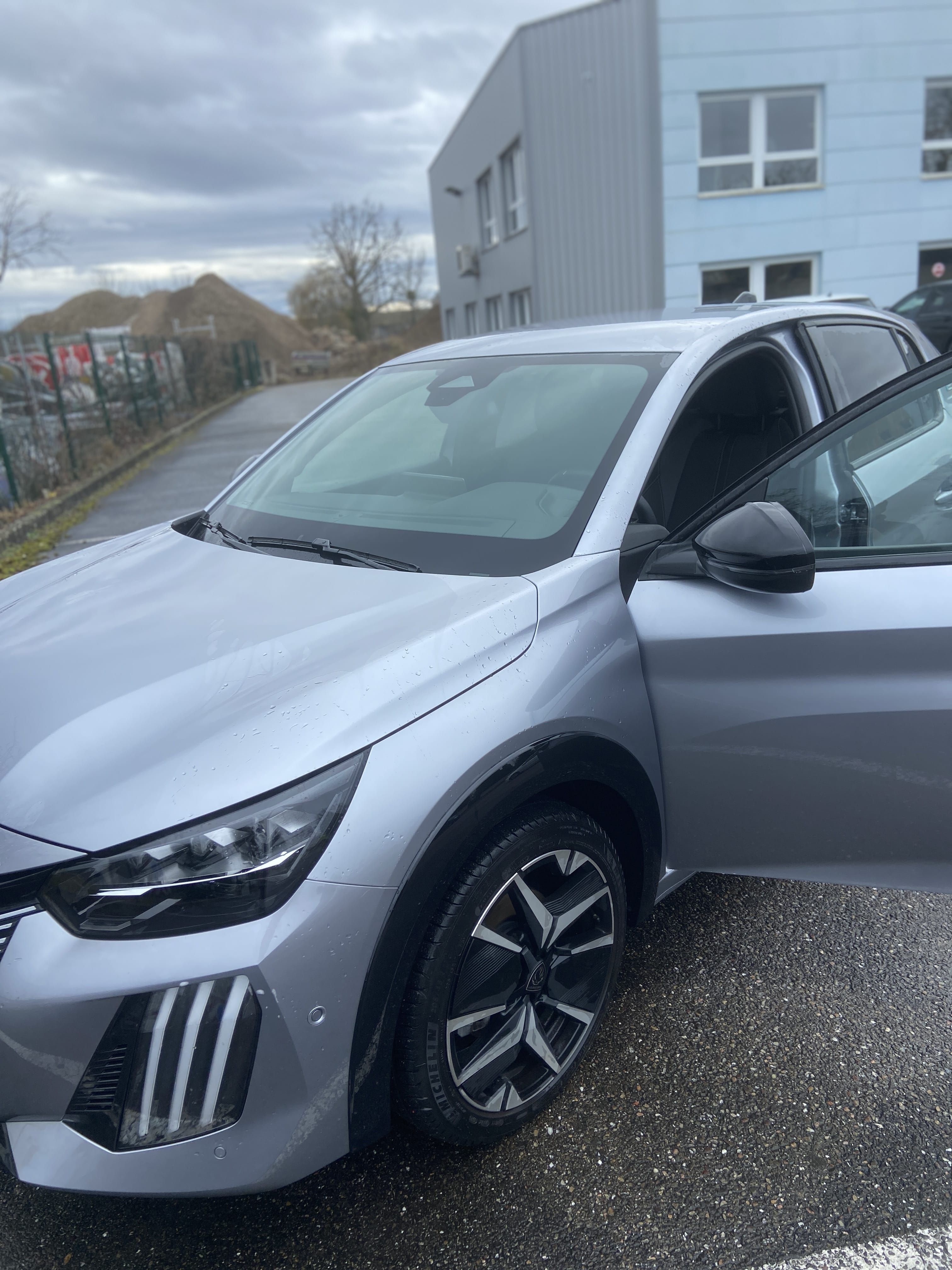 Peugeot 208 avec Apple CarPlay