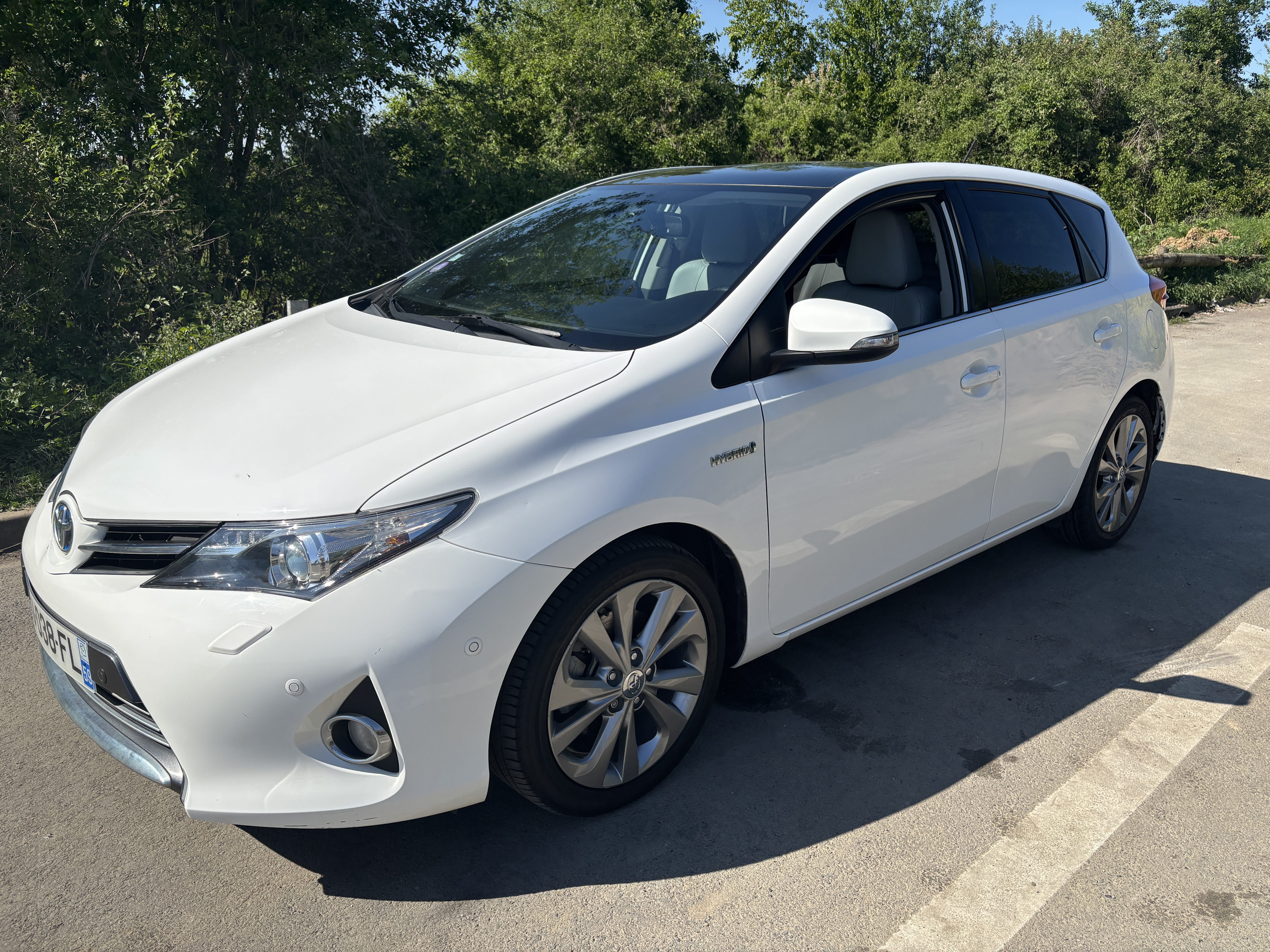 Toyota Auris Hybride, 2014, Essence 95 / Électrique (hybride), automatique