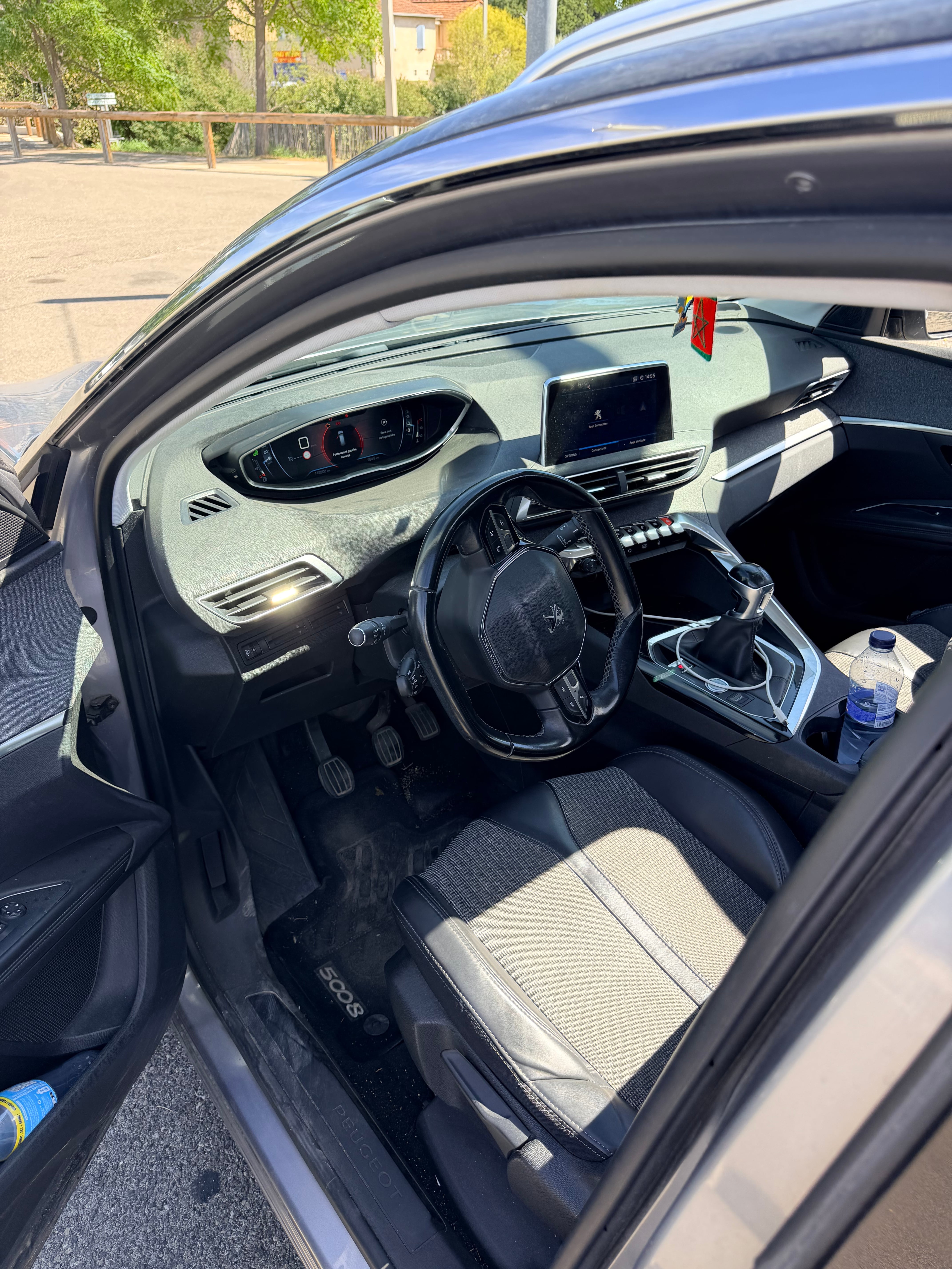 Peugeot 5008 2L avec GPS