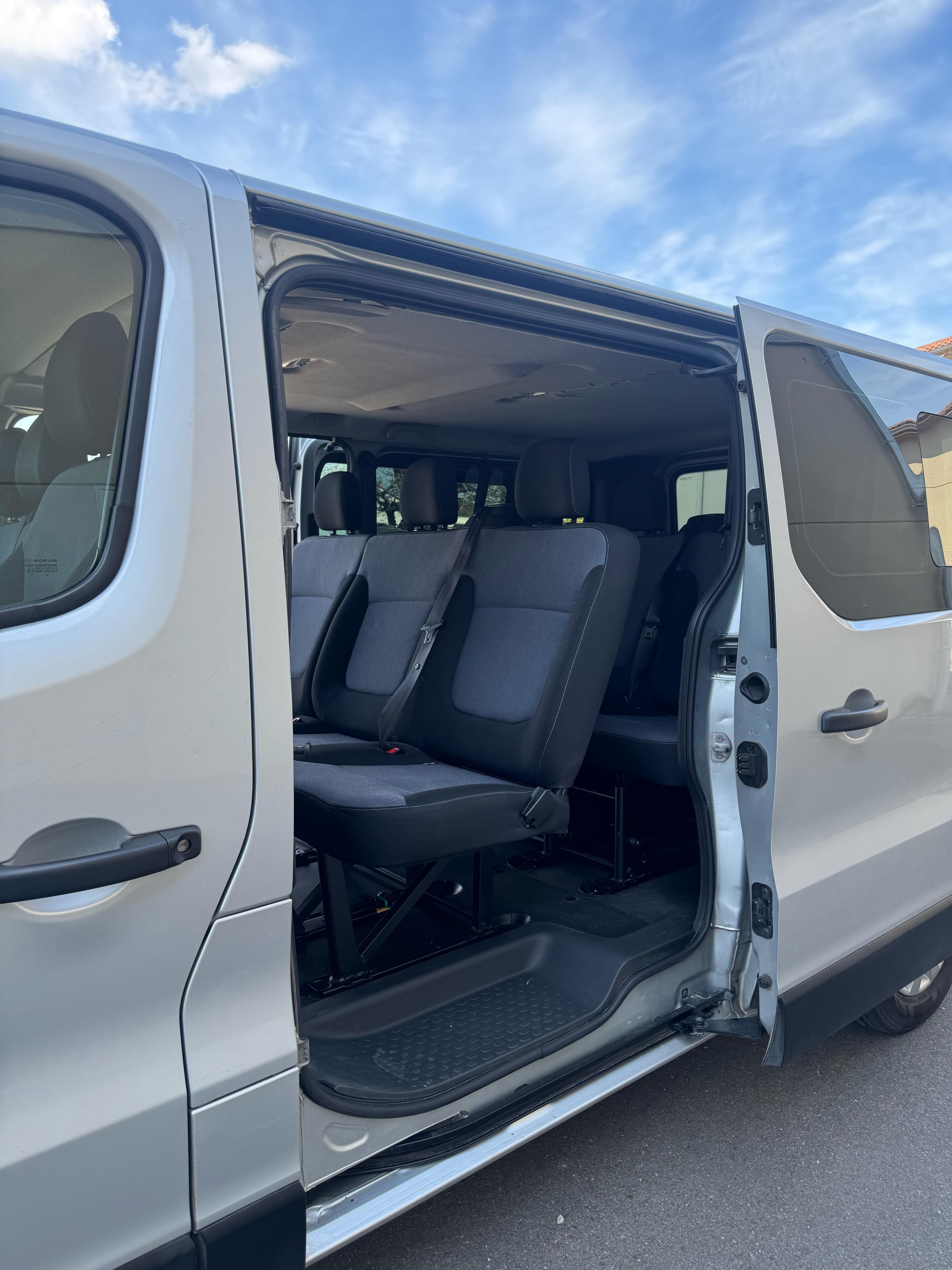 Opel Vivaro avec Apple CarPlay