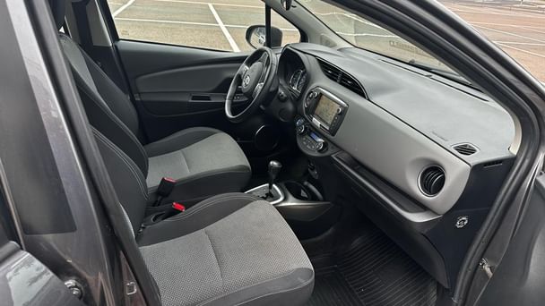Toyota Yaris Hybrid 1,5 Bensin, Automat inkl. BEBOERKORT SONE parkering med GPS