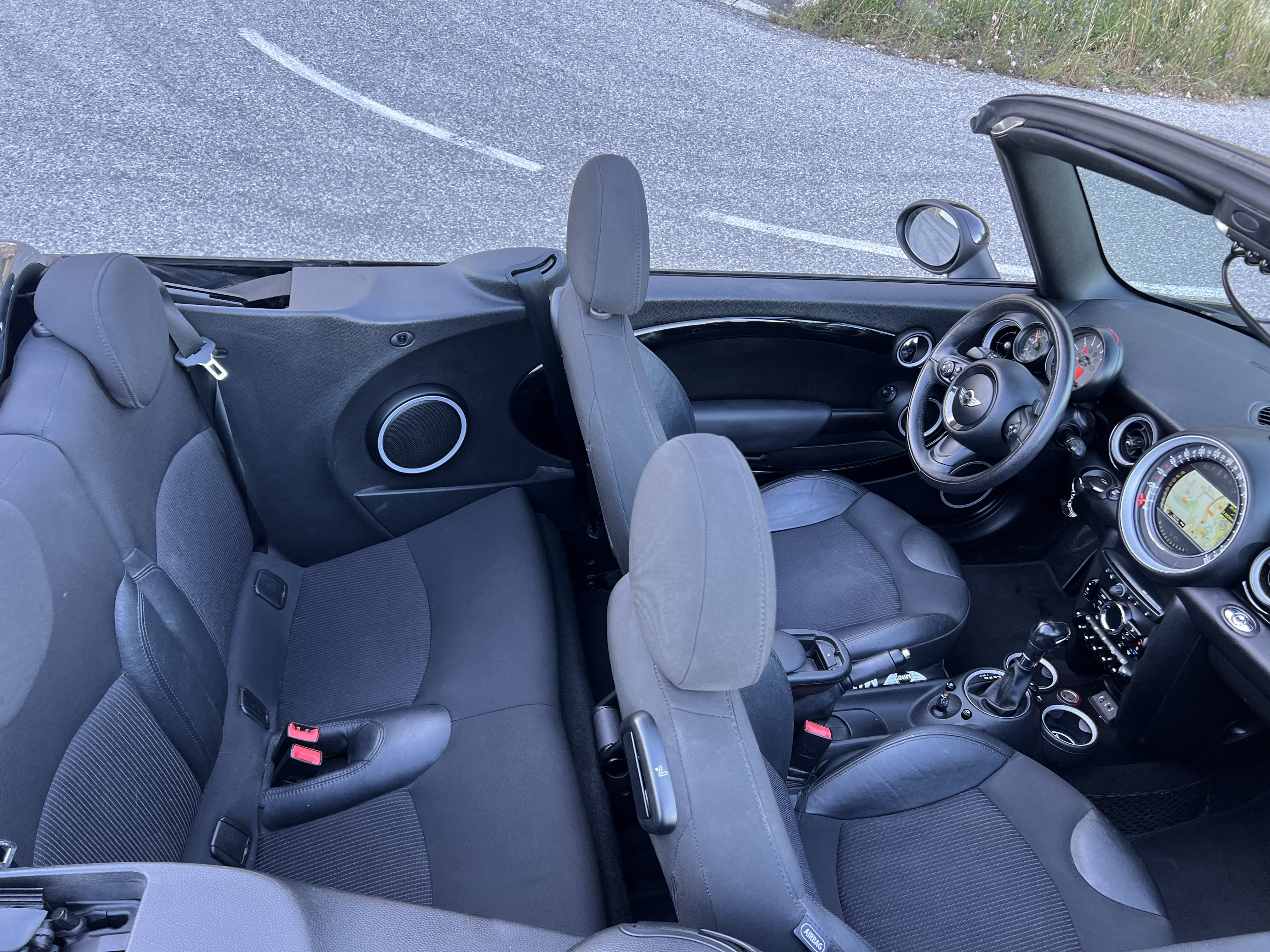 Mini Cabriolet Red hot automatique with Bluetooth audio
