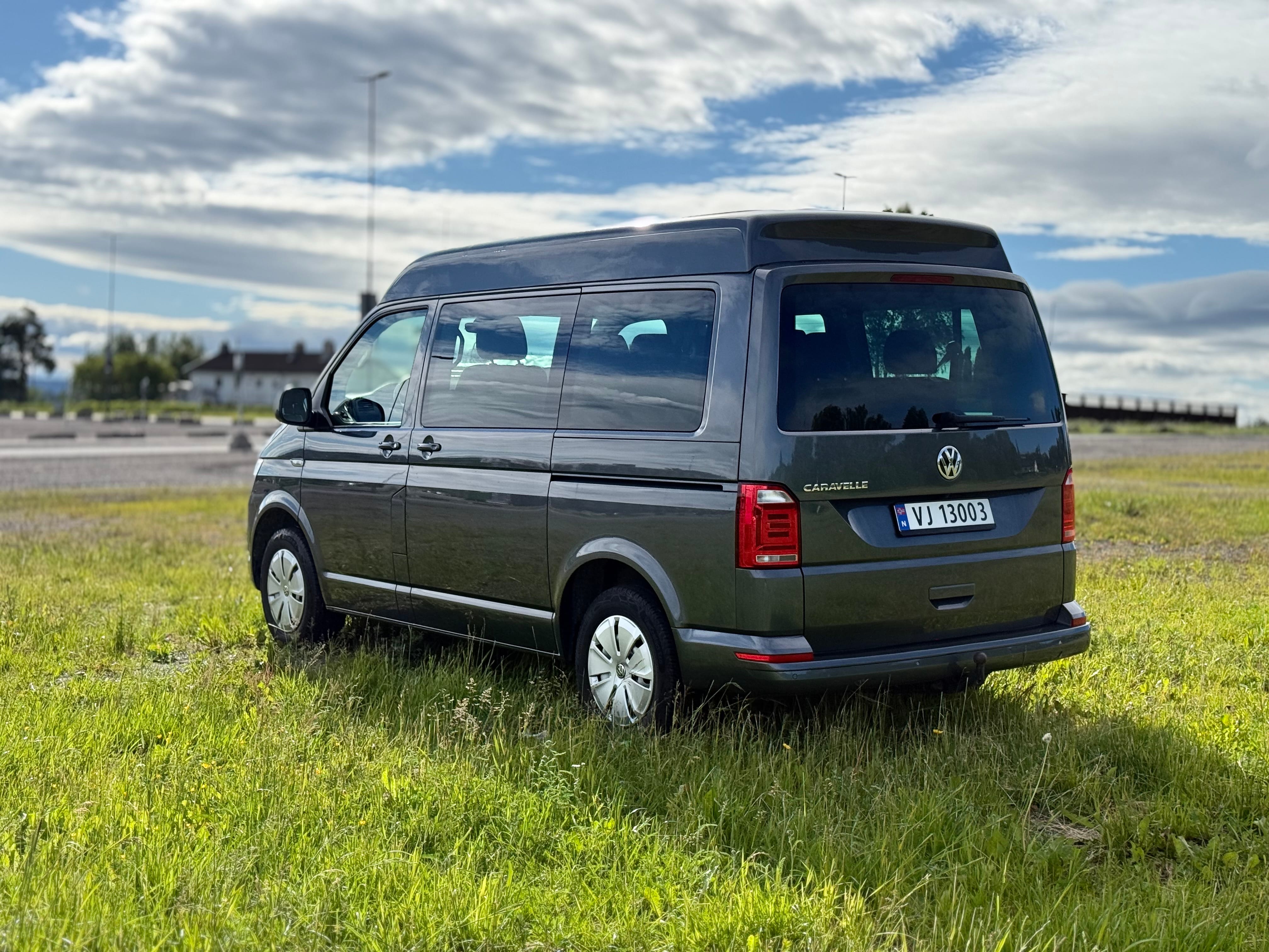 Volkswagen Caravelle 9 seter Automat gir med Ryggekamera