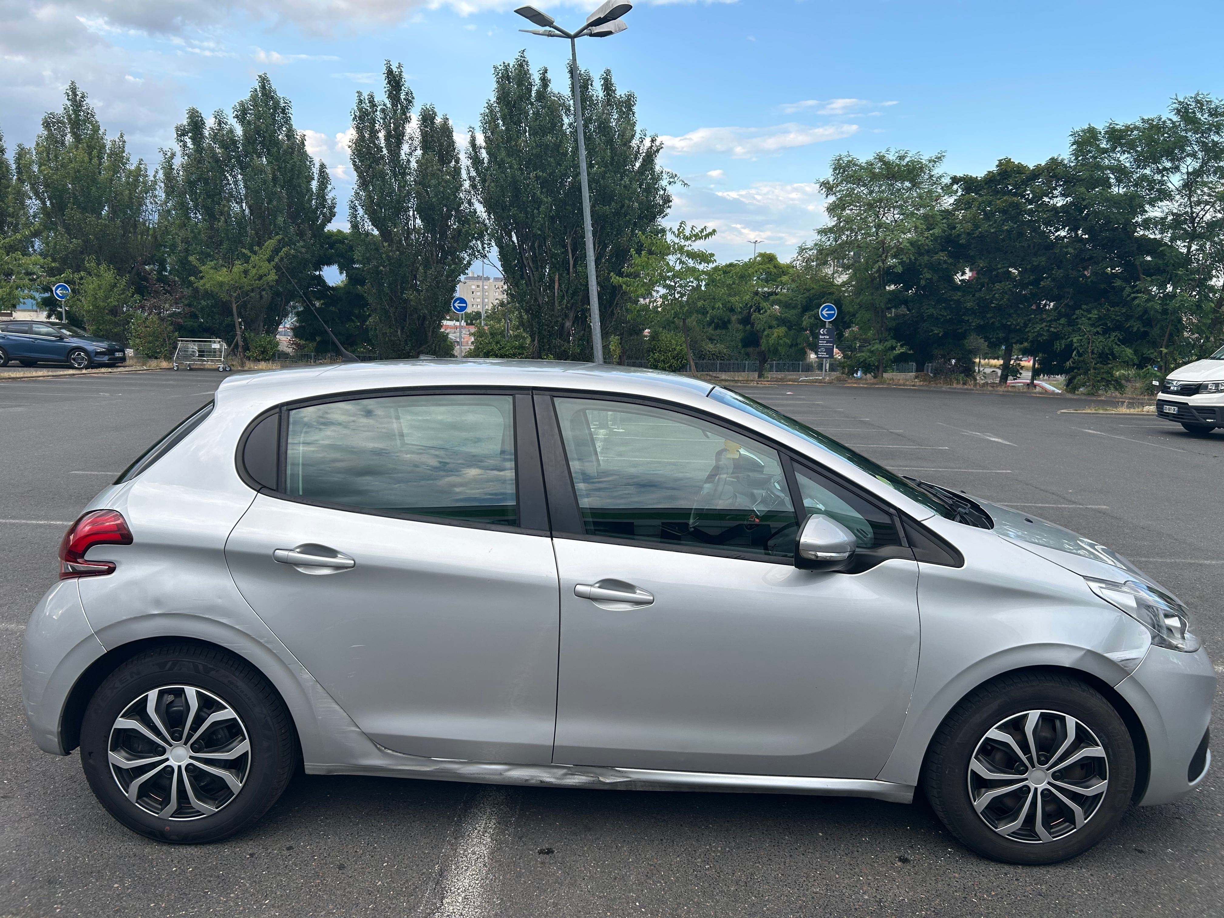 Peugeot 208 Société avec Port USB
