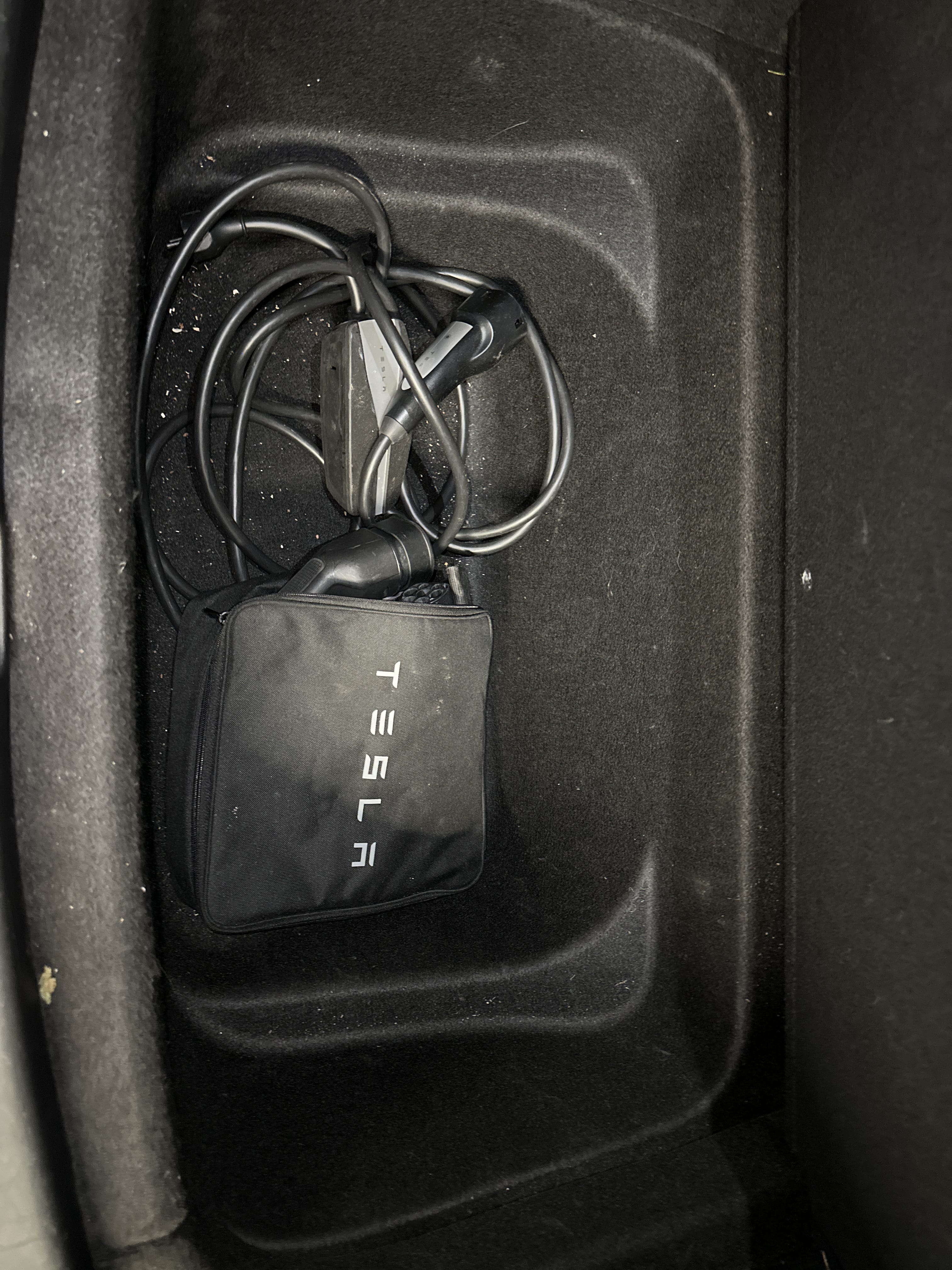 Tesla Model Y med Lydinngang