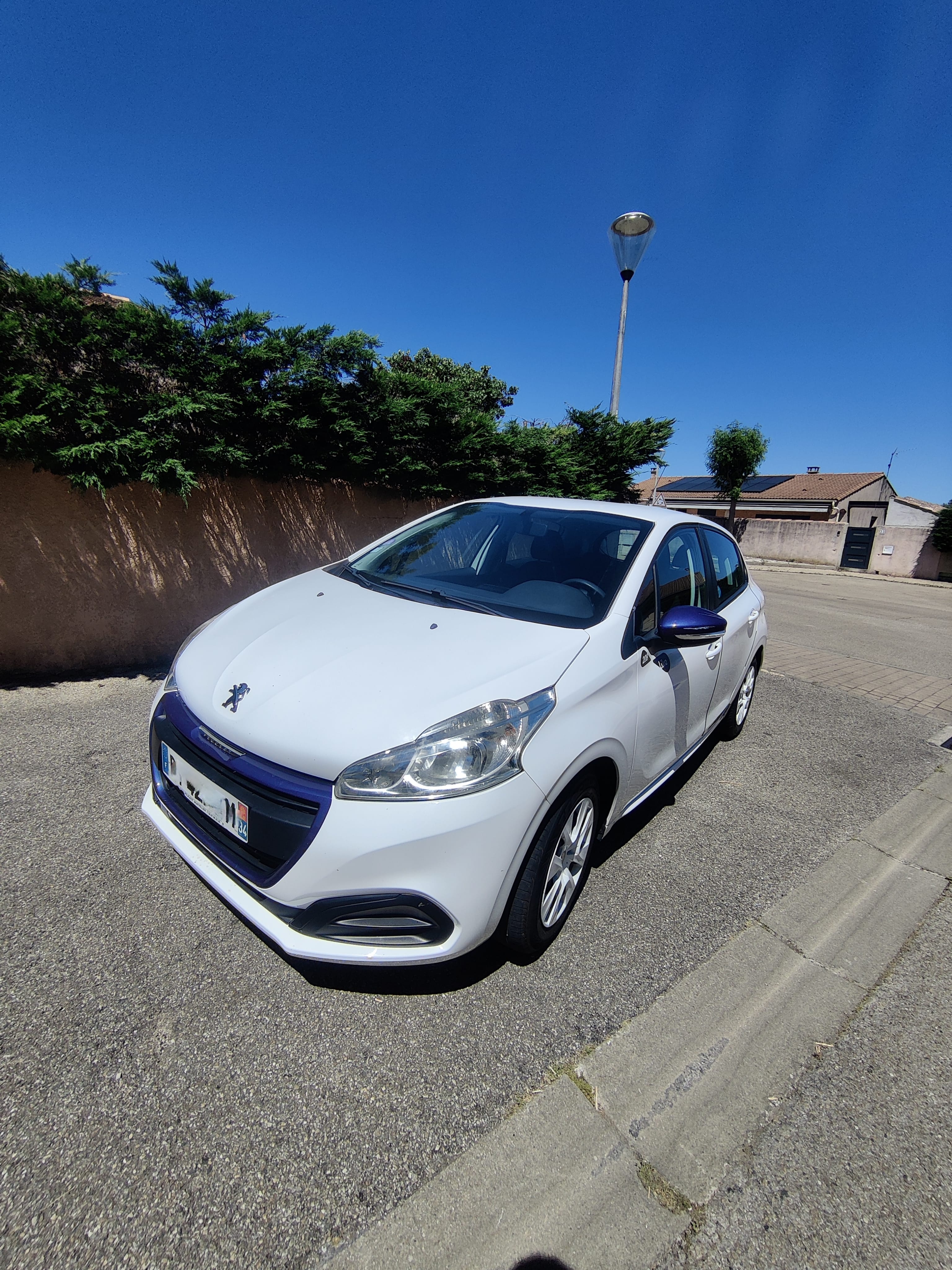 Peugeot 208 1.0, 2015, Essence 95