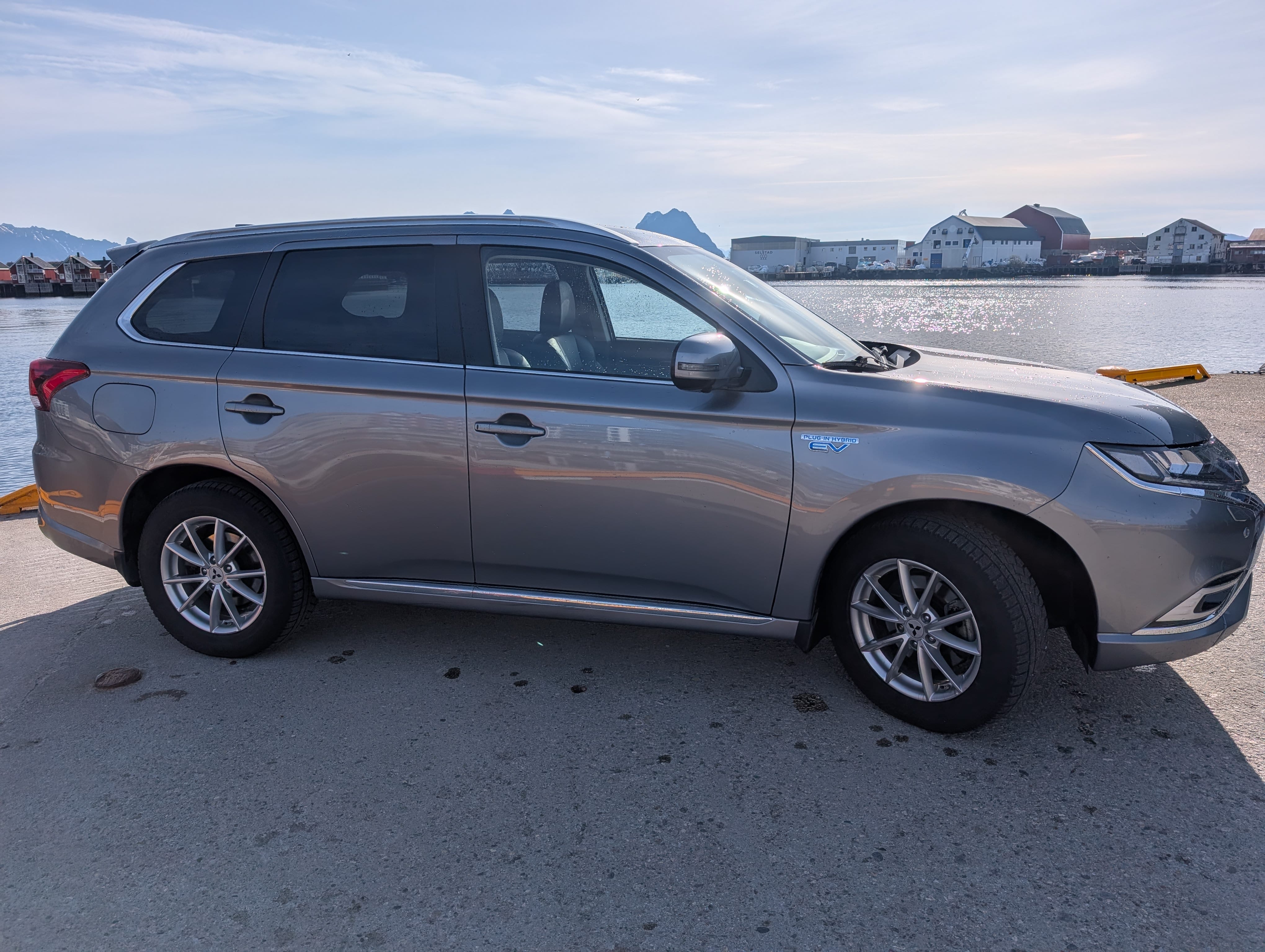 Mitsubishi Outlander PHEV MOTION with Air conditioning