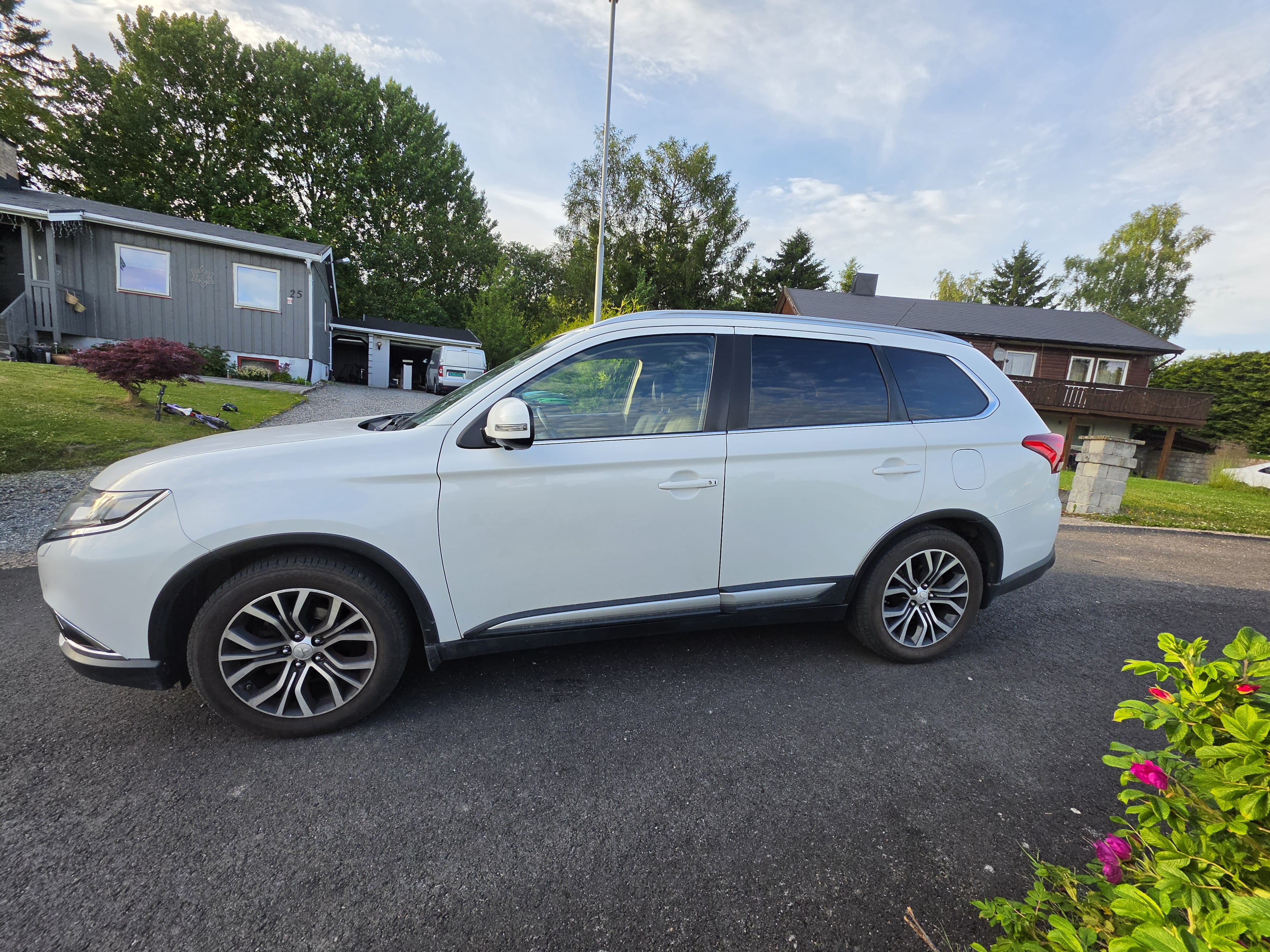 Mitsubishi Outlander with Air conditioning