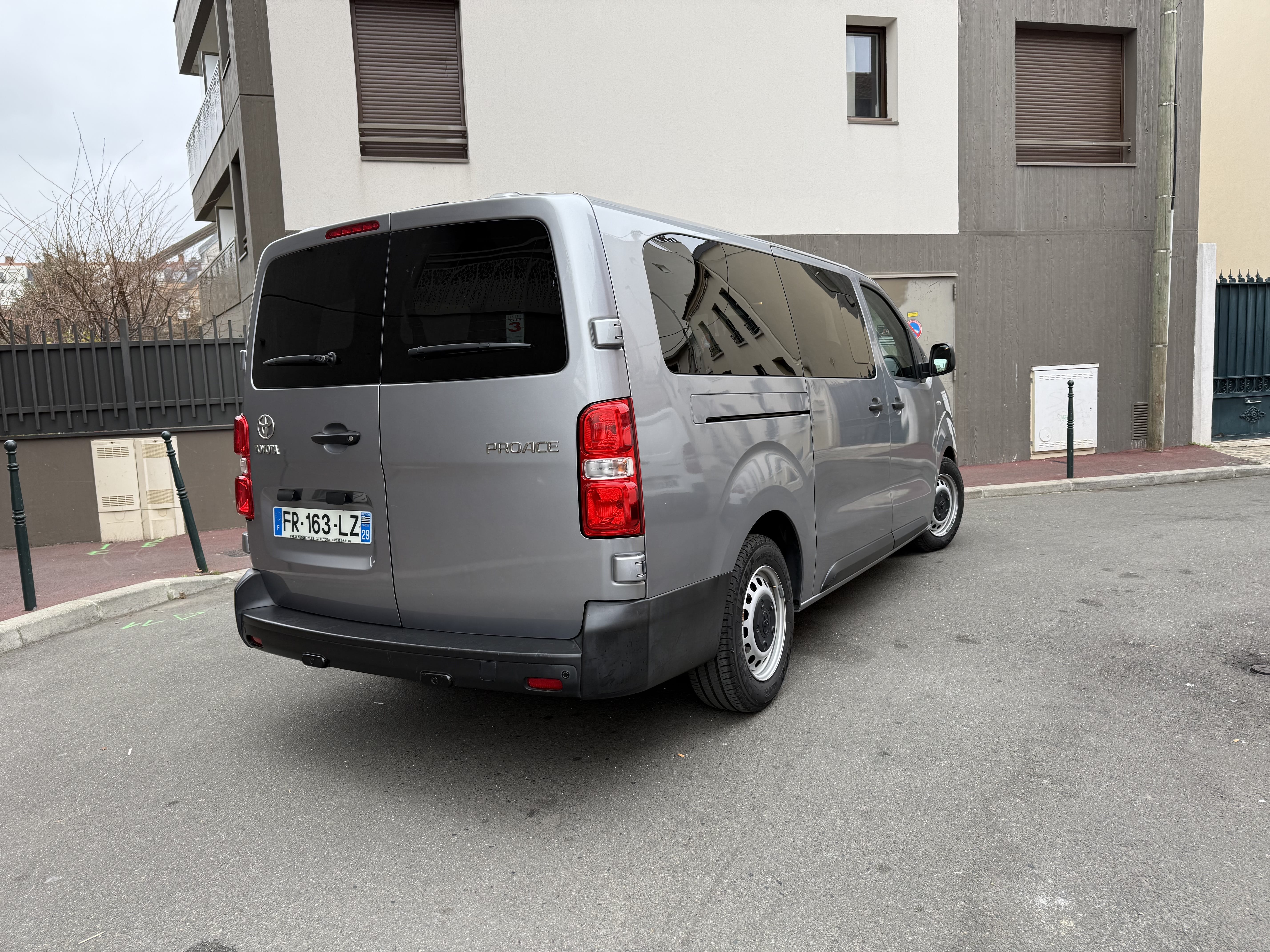 Toyota Proace Combi - 9 places avec GPS
