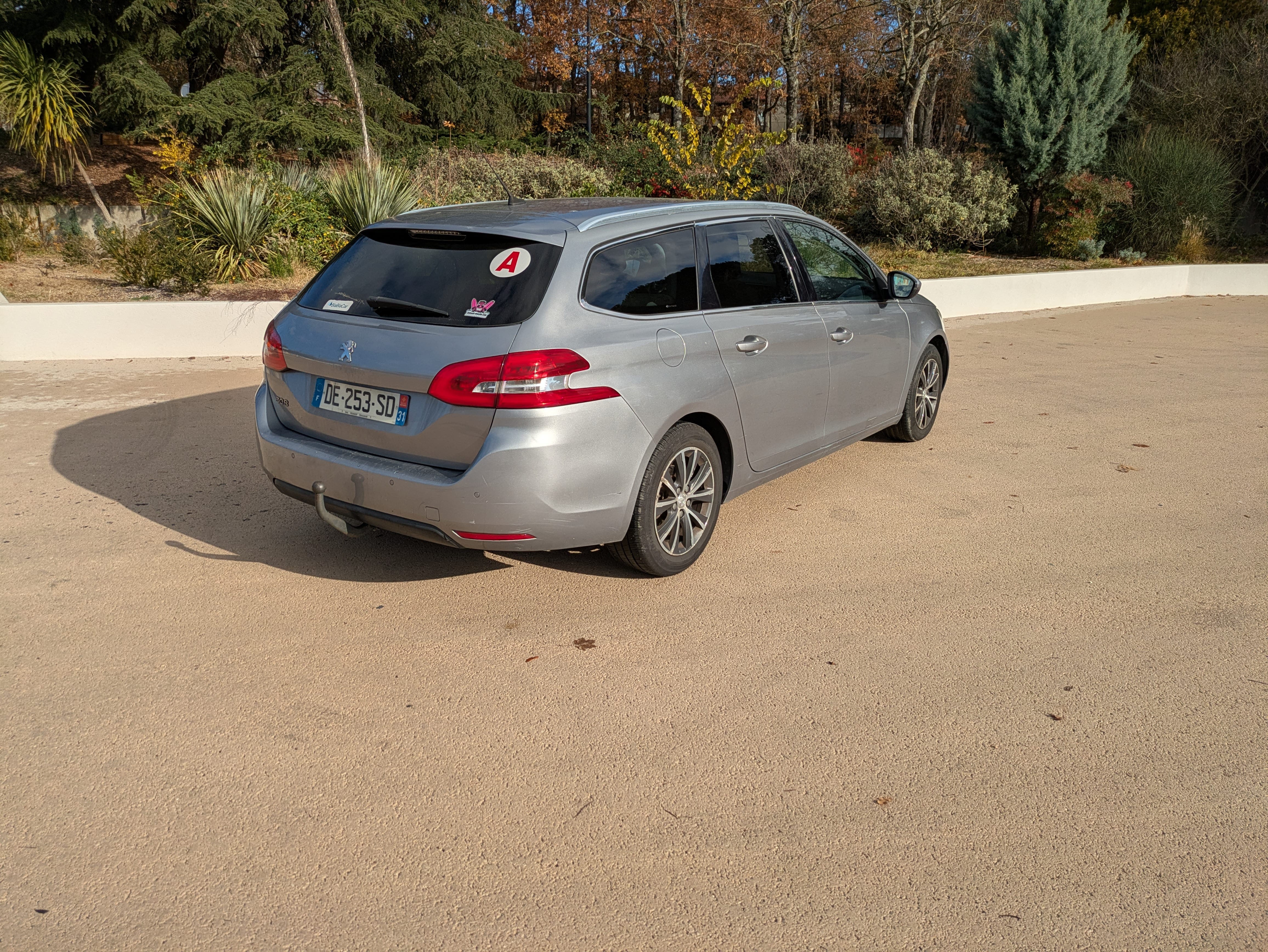 Peugeot 308 SW Phase II (T9) 1.2 e-THP 12V 130 CV avec GPS