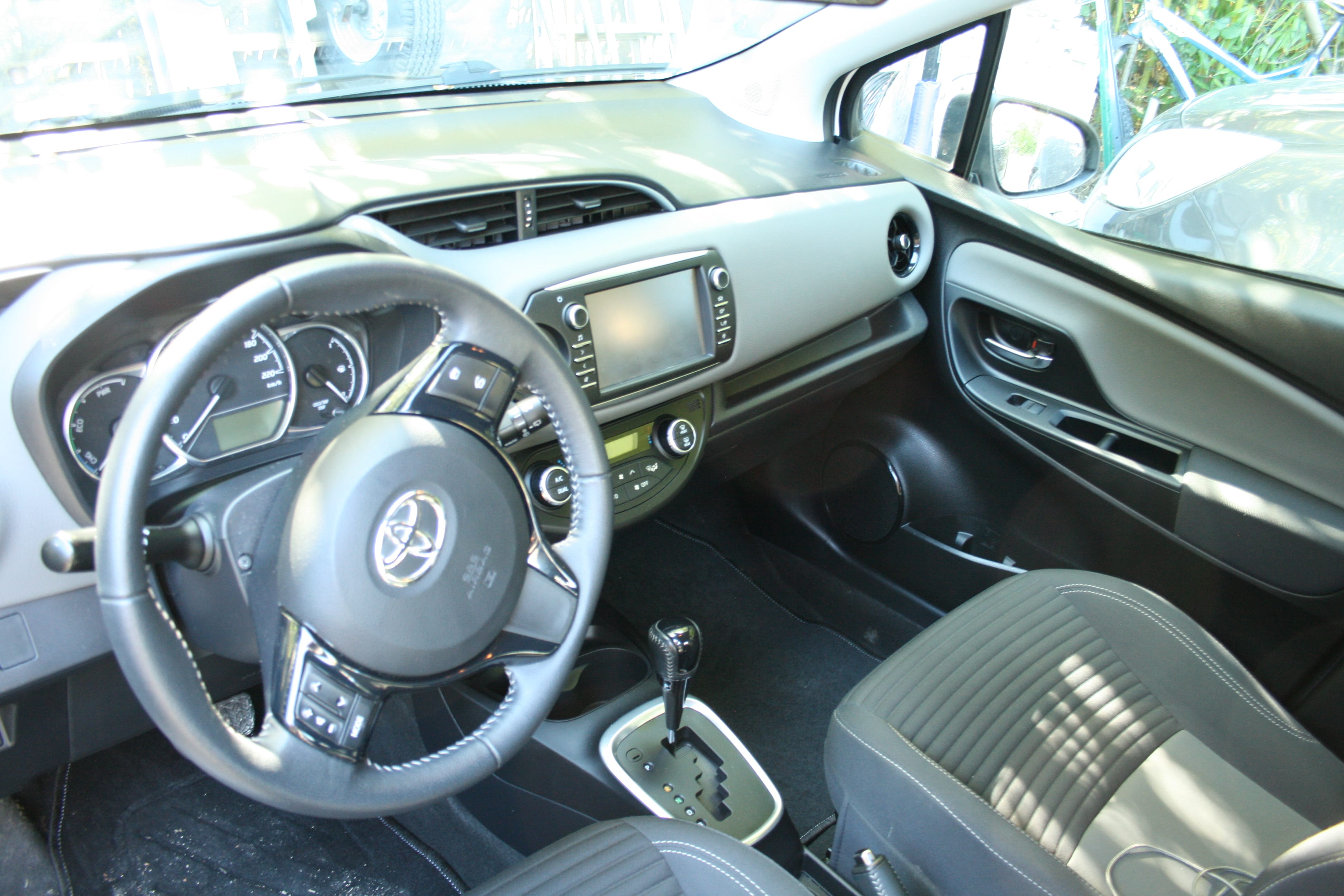 Toyota Yaris Hybride Automatique with Apple CarPlay