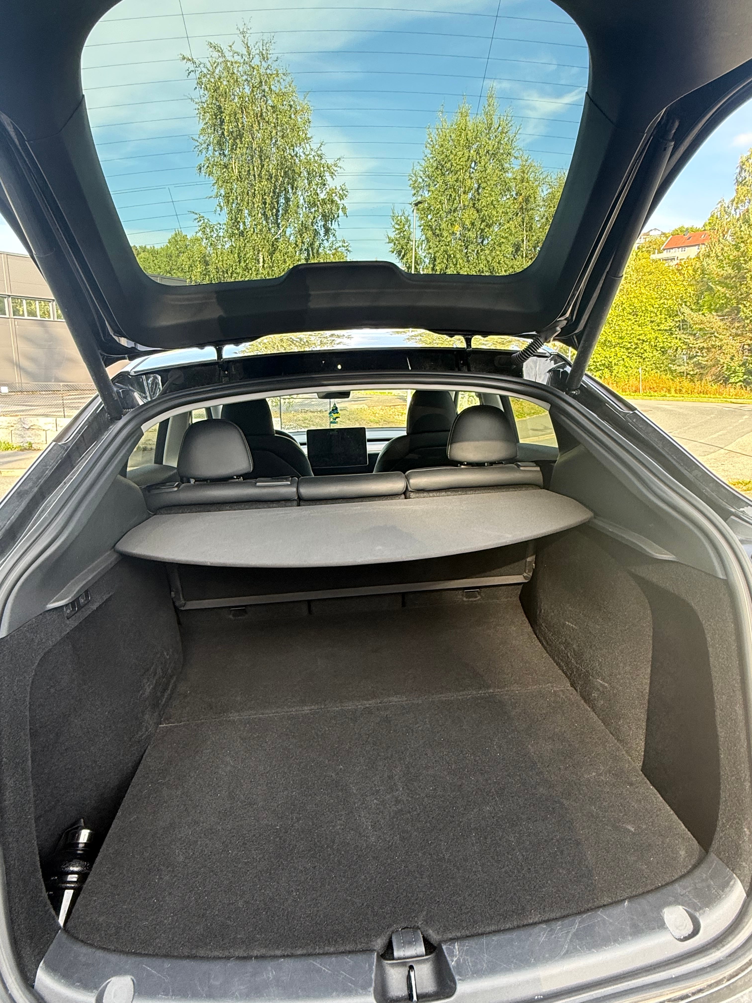 Tesla Model Y Long Range med Ryggekamera